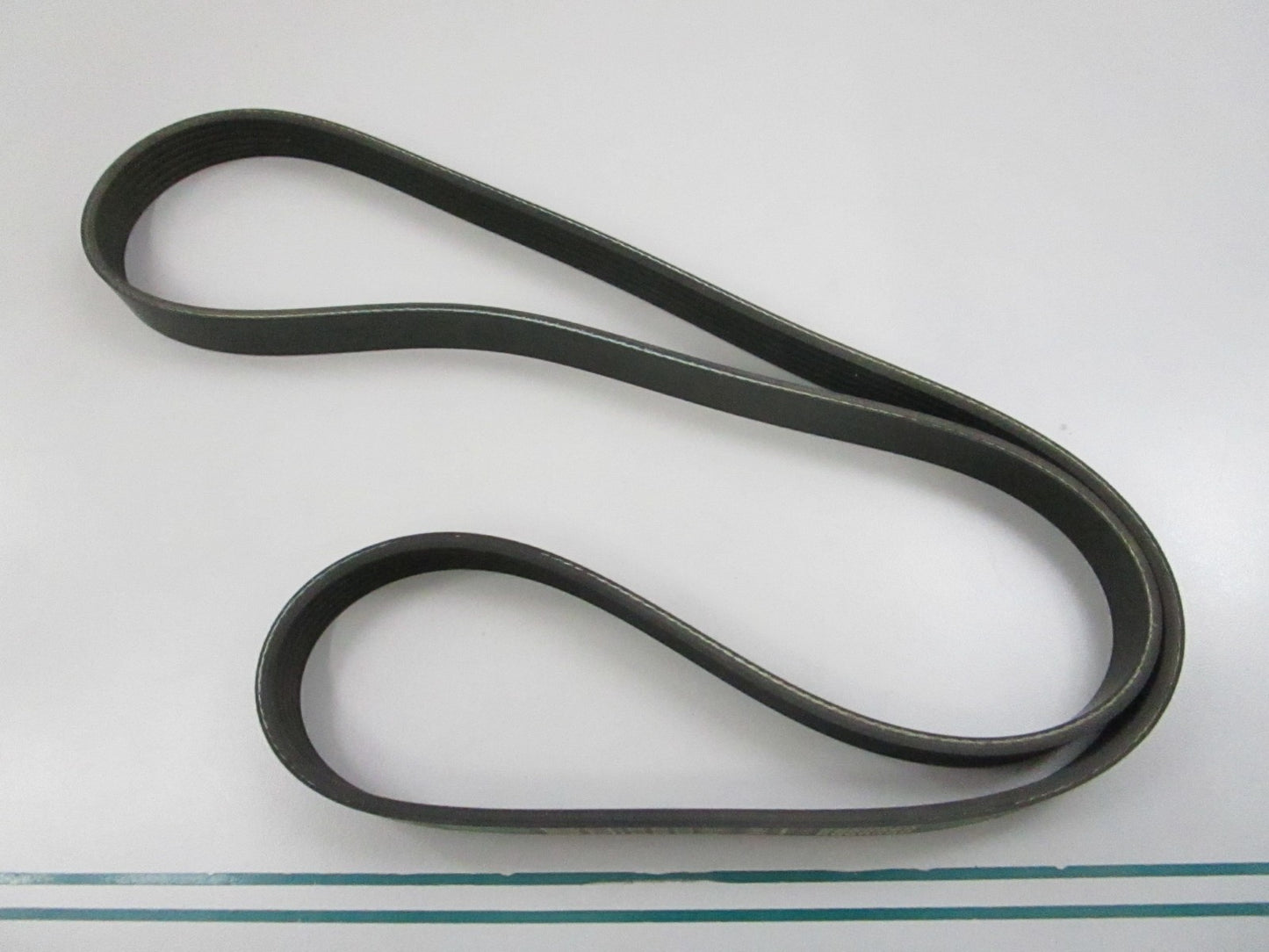 Gates K060560 Micro-V Serpentine Belt 6-Rib 56.09in NEW 0810