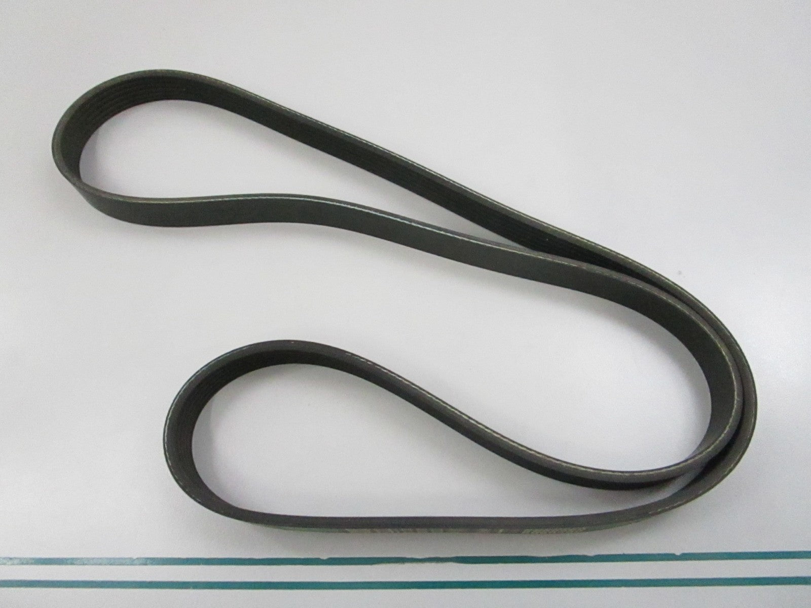 Gates K060560 Micro-V Serpentine Belt 6-Rib 56.09in NEW 0810