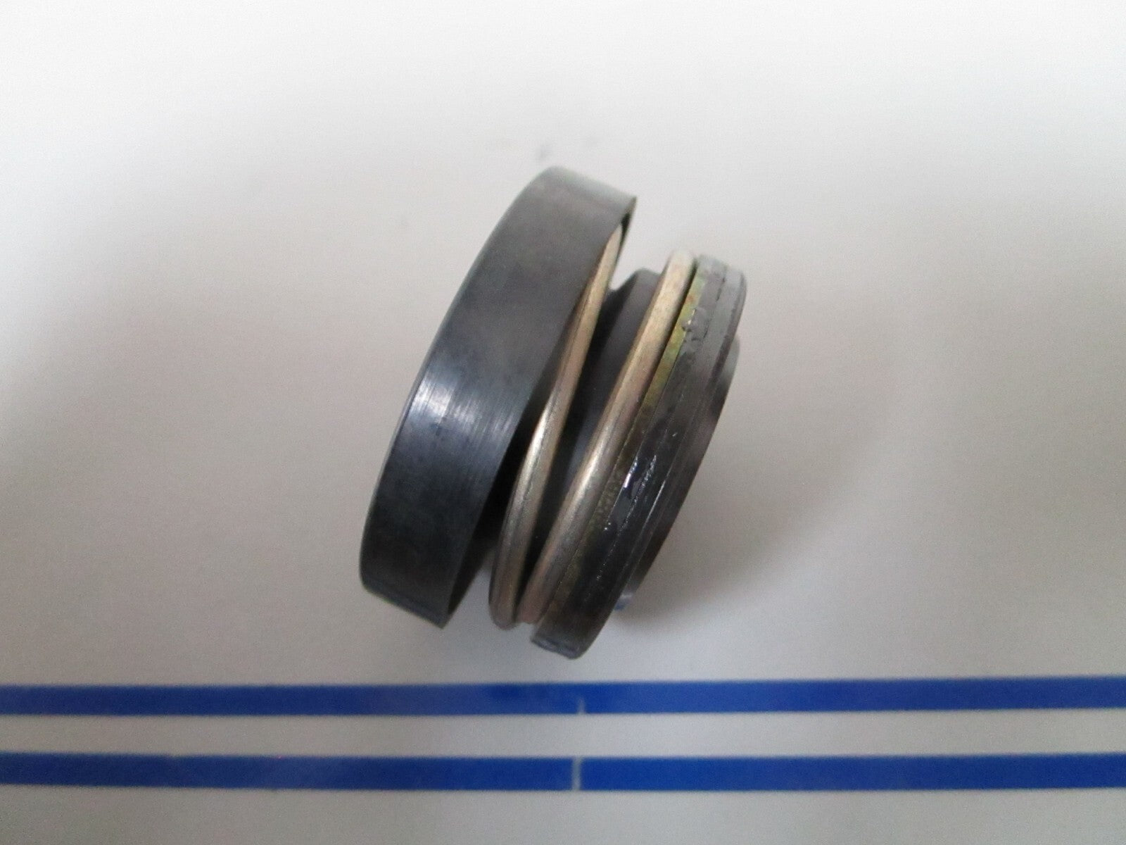 *NEW OEM* 0810 Volvo Penta Seal 460839