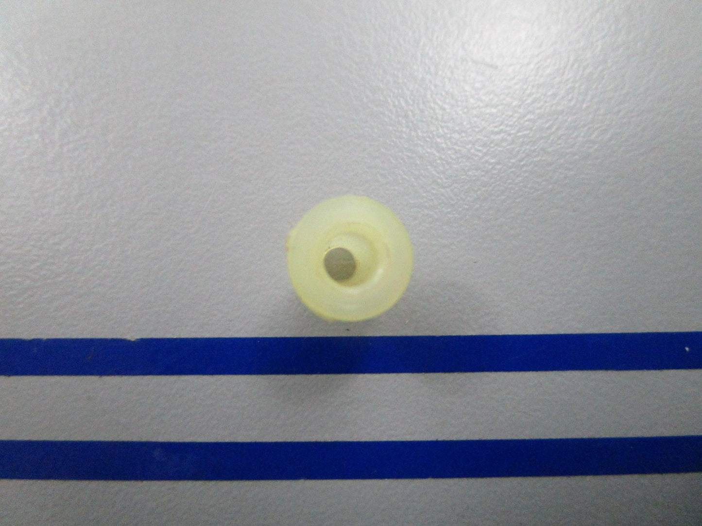 NEW OEM 204708 0204708 OMC Johnson Evinrude Retainer 0810