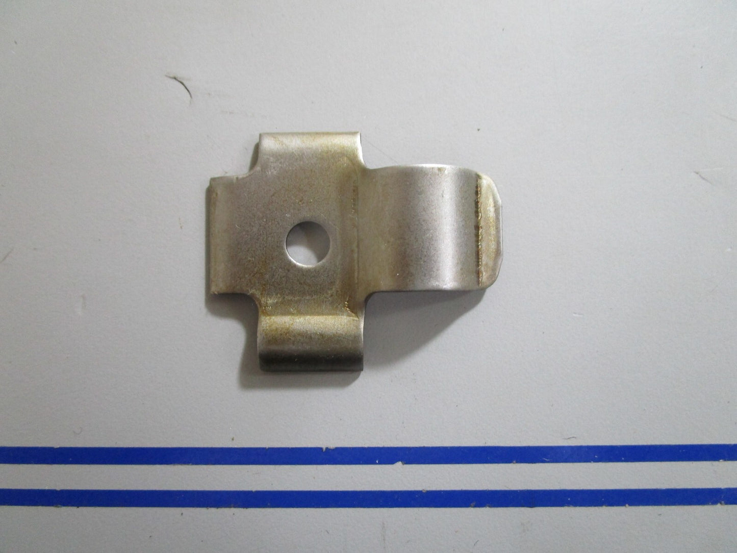 *NEW OEM* 0810 John Deere Clamp R34838