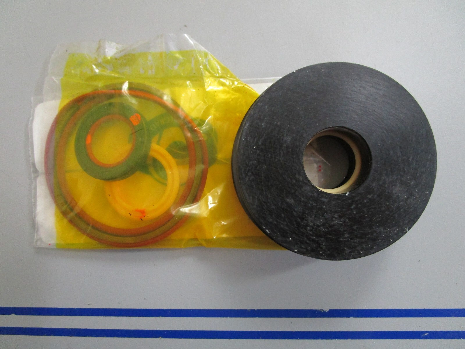 *NEW OEM* 0820 OMC Johnson Evinrude Trim Cylinder Seal Kit 5008773
