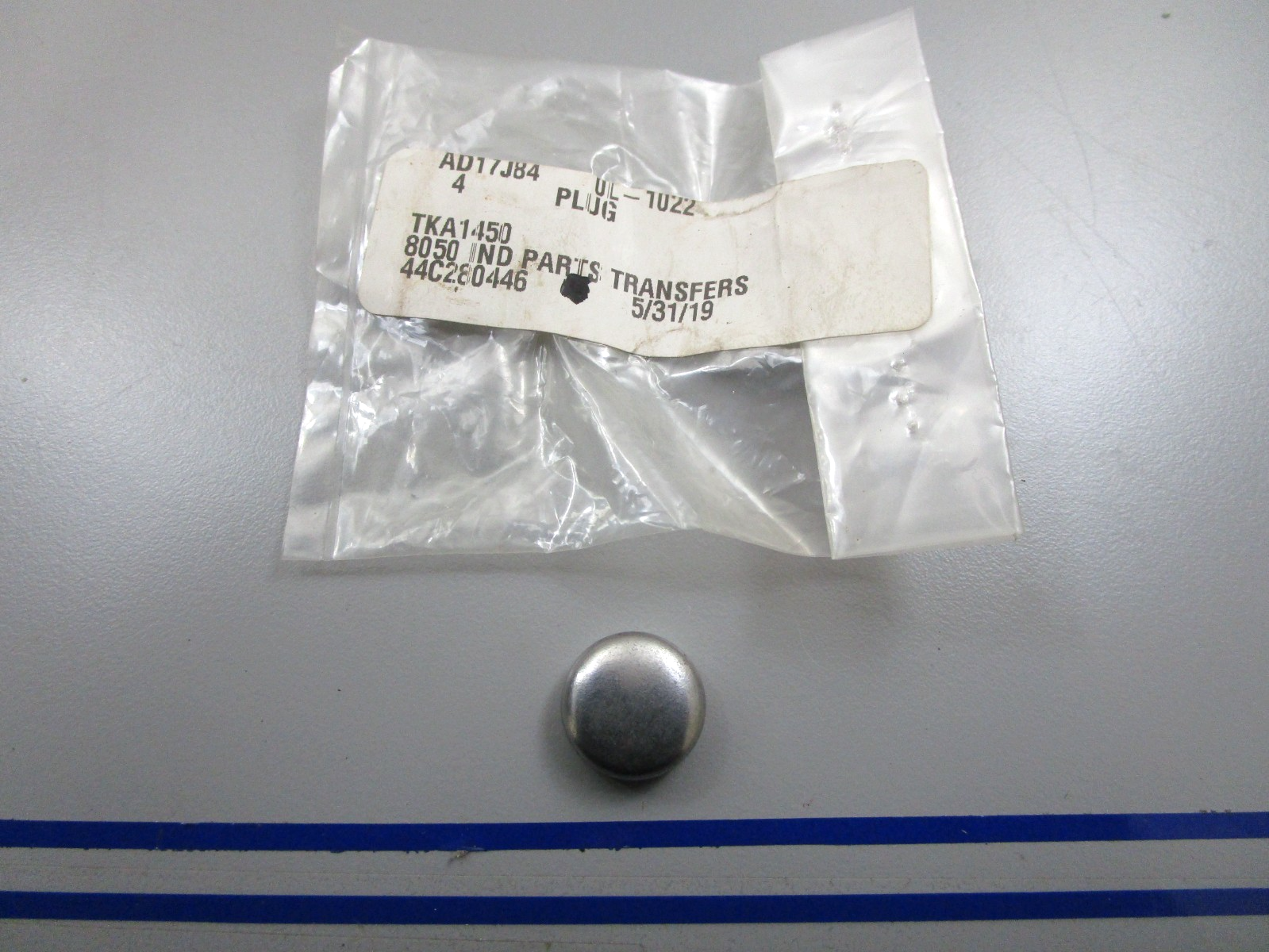 *NEW OEM* 0810 CAT Plug 0L-1022