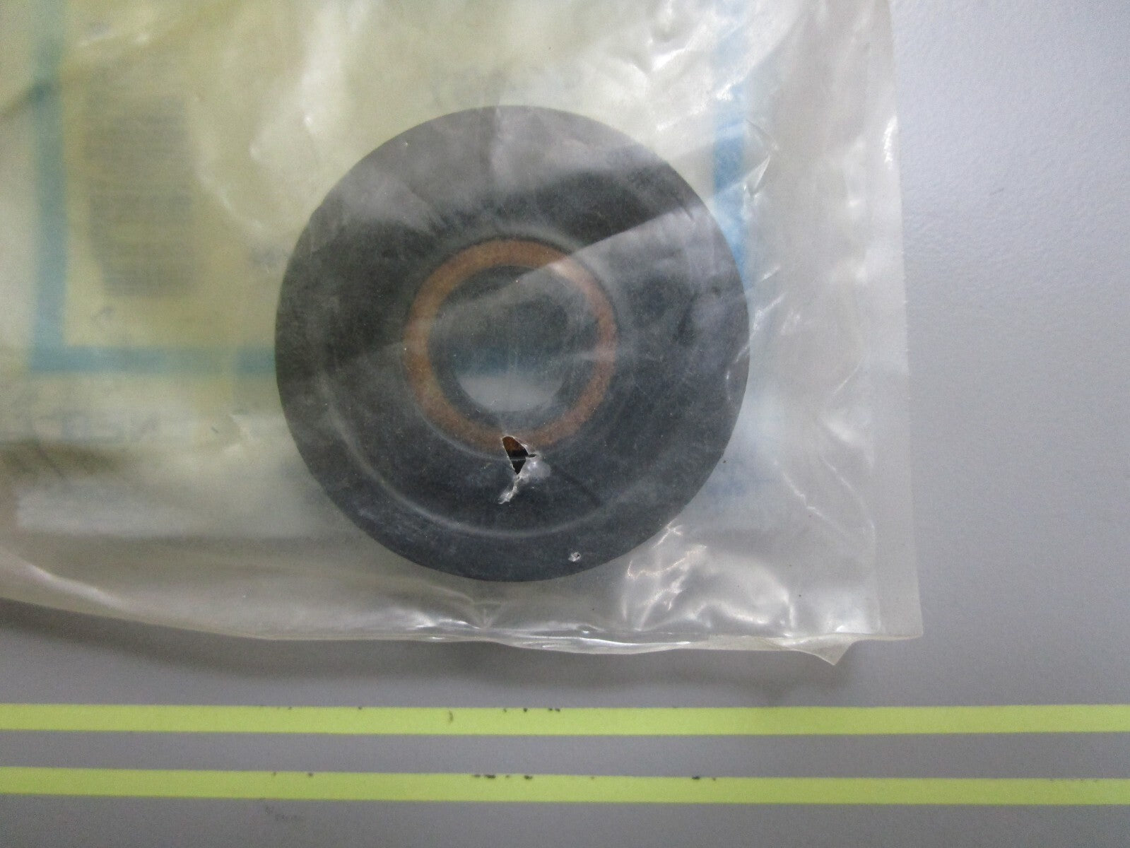 *NEW OEM* 0810 Mercury Quicksilver Seal 96401