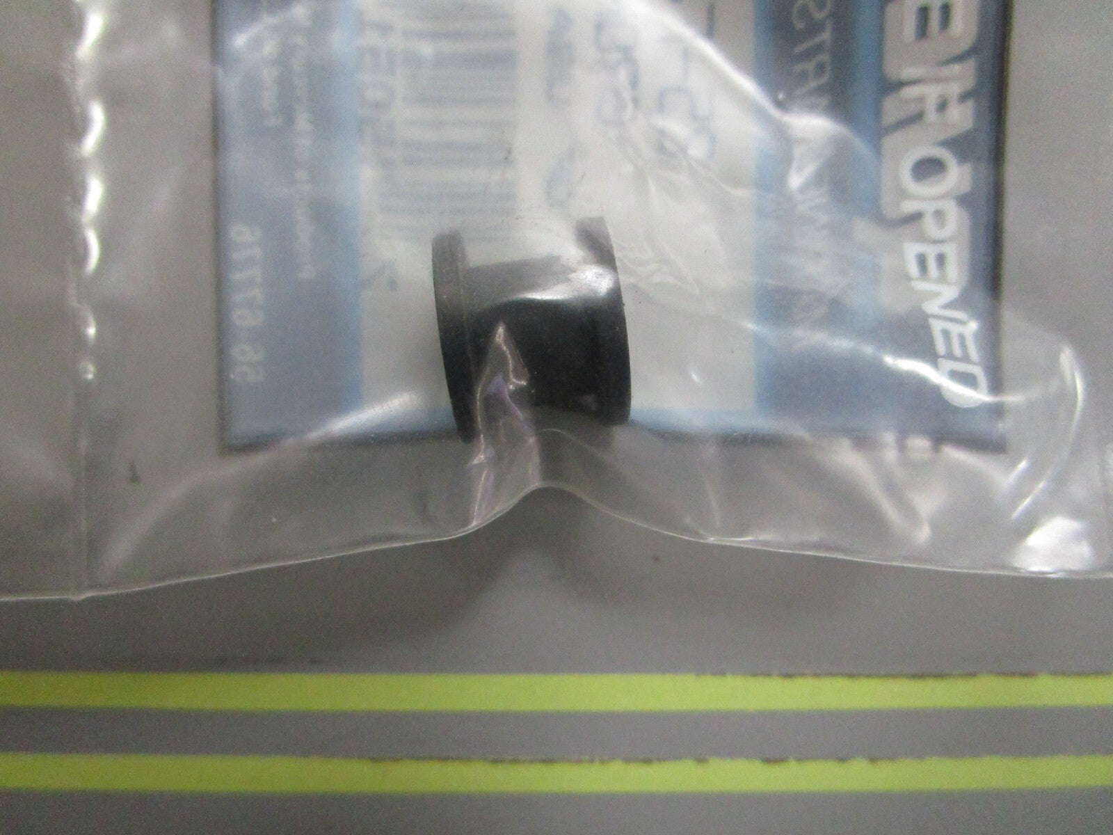 *NEW OEM* 0810 Mercury Quicksilver Grommet 25-F475504