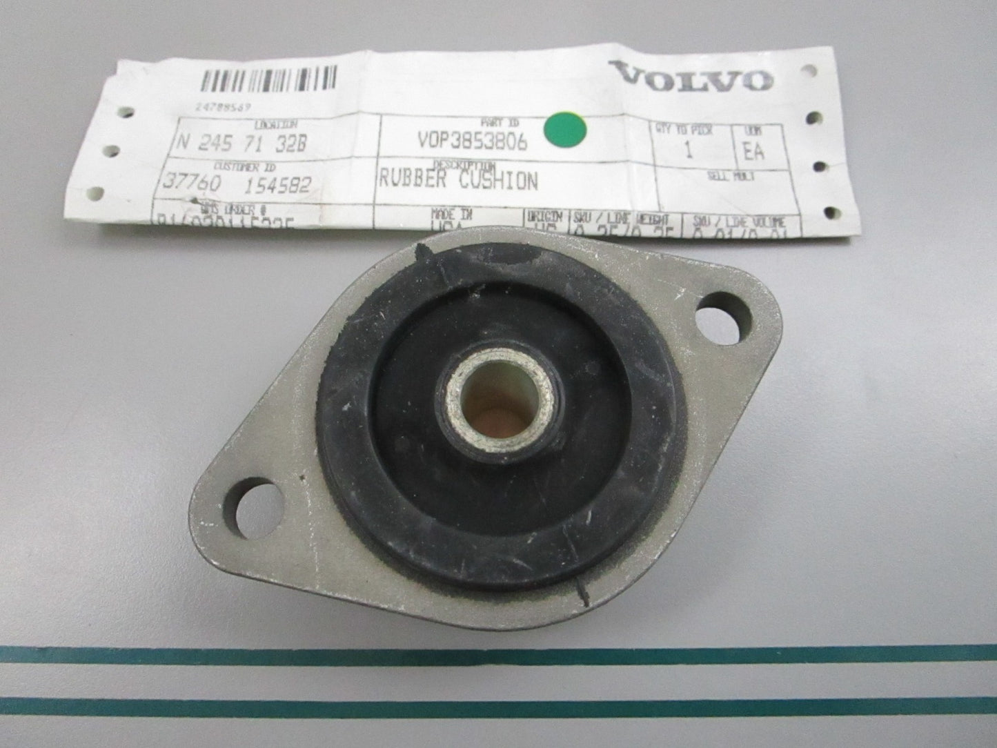 NEW OEM 3853806 Volvo Penta Rubber Cushion 0810