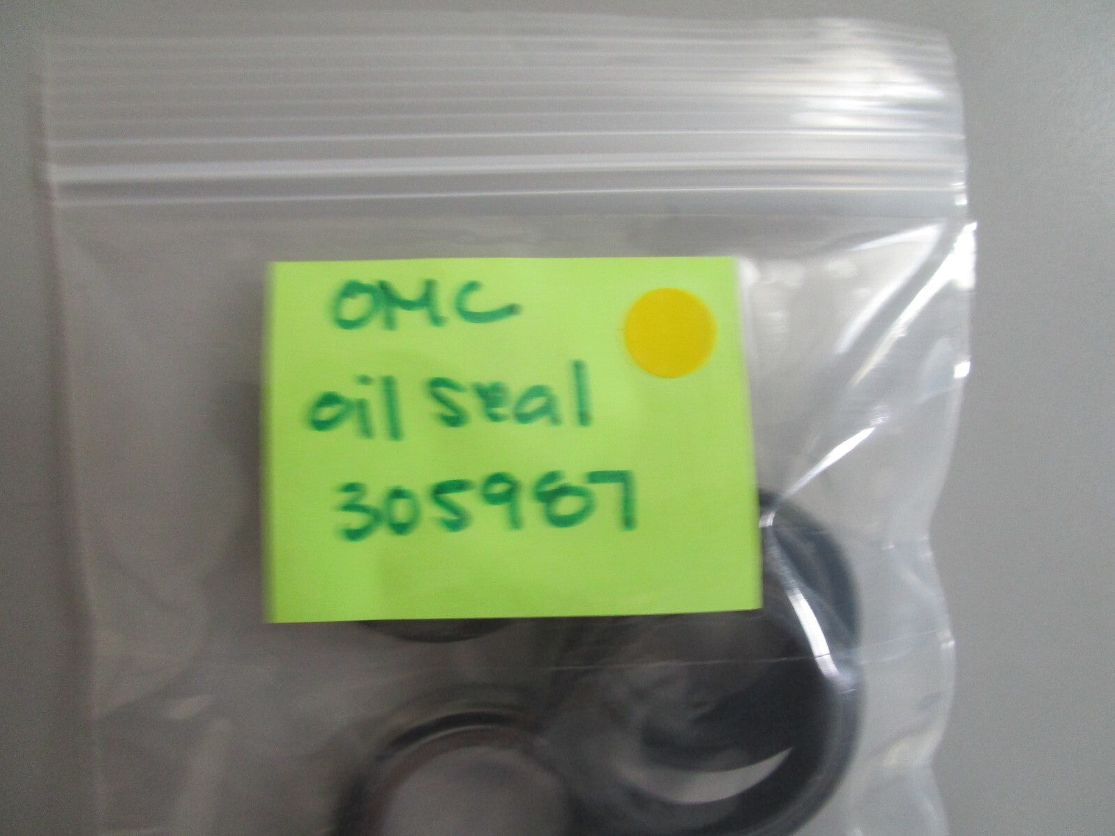 *NEW OEM* 0810 OMC Johnson Evinrude Oil Seal 305987 0305987