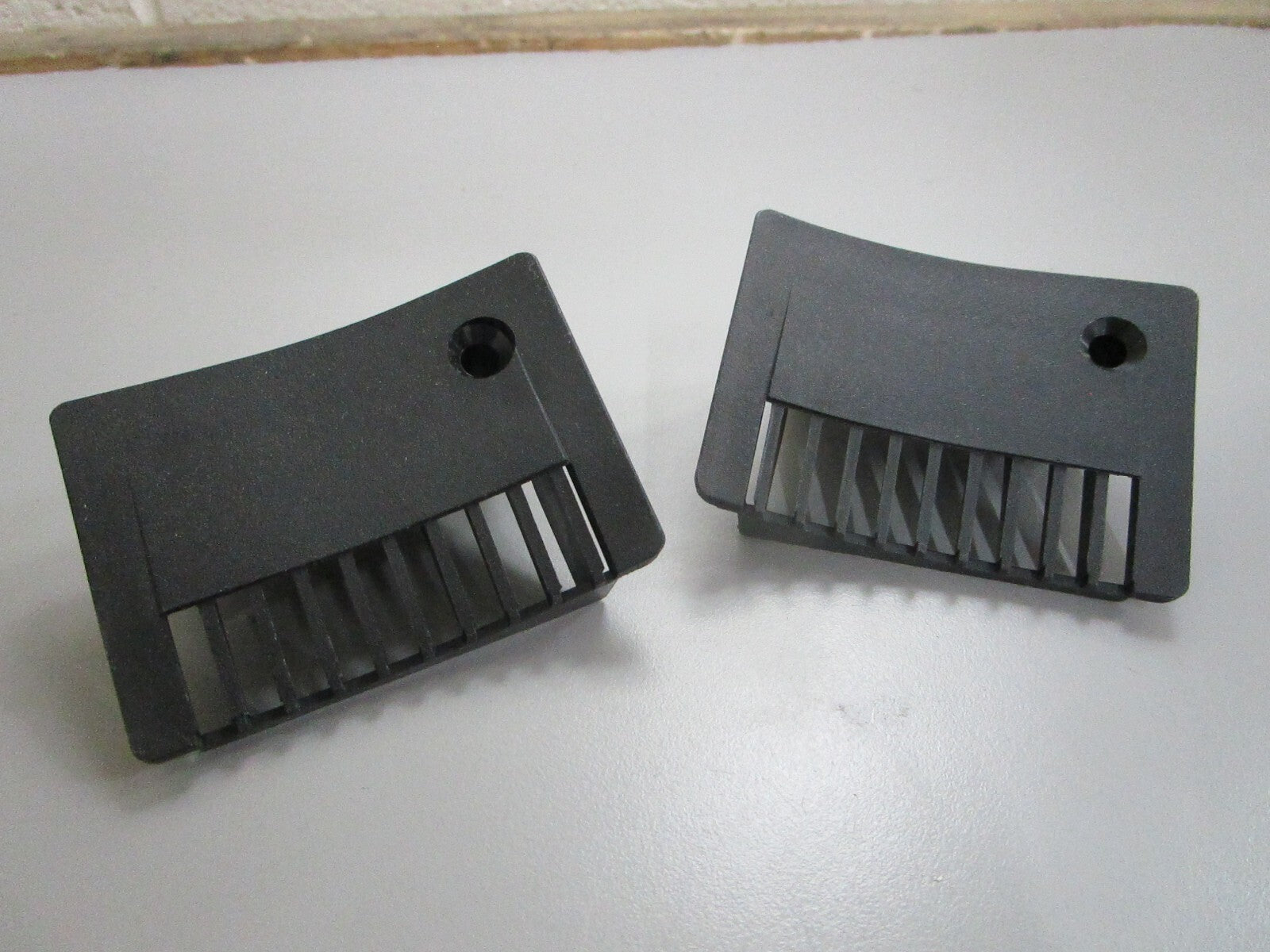 *NEW OEM* 0810 OMC Johnson Evinrude Port & Starboard Water Screen Ay 0987462