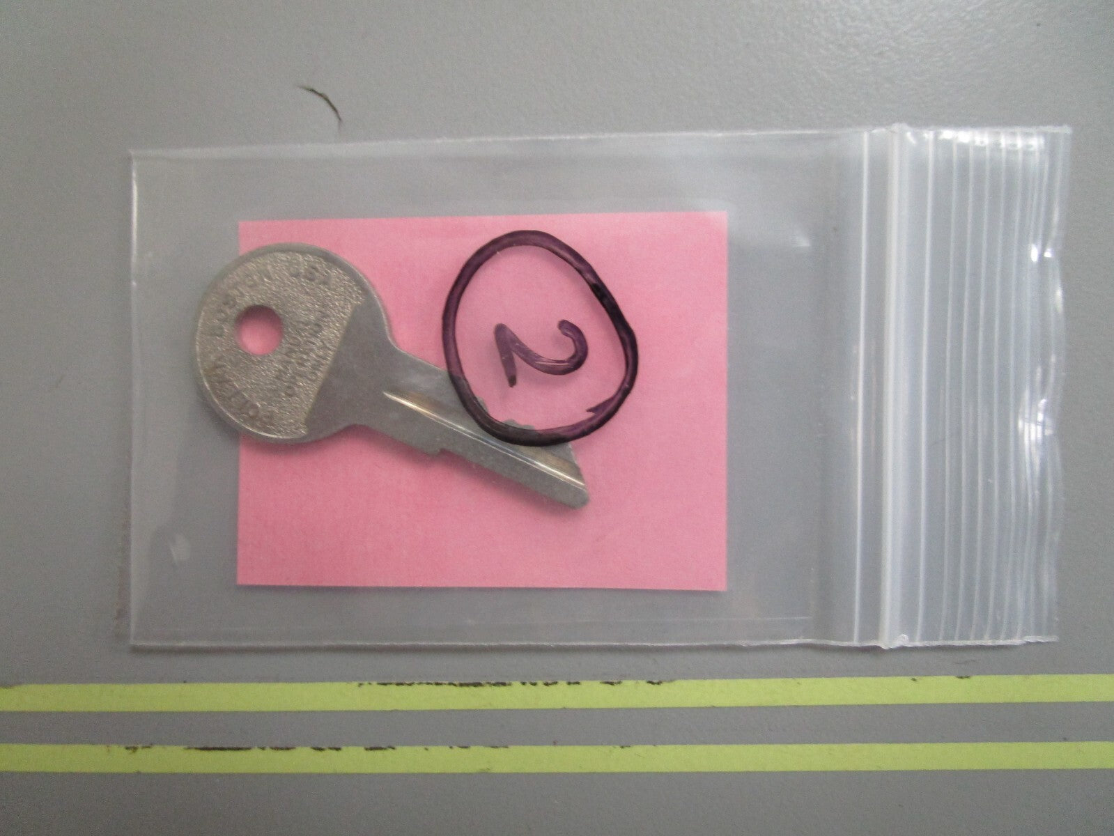 *NEW OEM* 0810 OMC Johnson Evinrude Ignition Key 77-61 501810 0501810