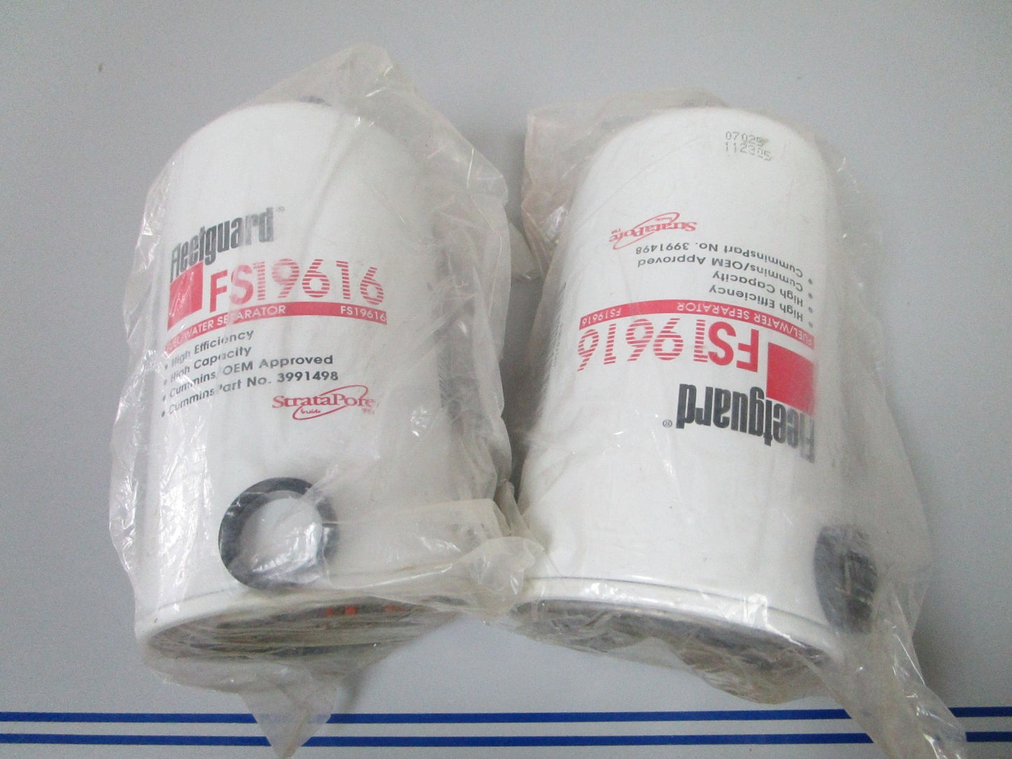 NEW OEM FS19616 Fleetguard Fuel Filter Water Separator (LOT OF 2) 0720