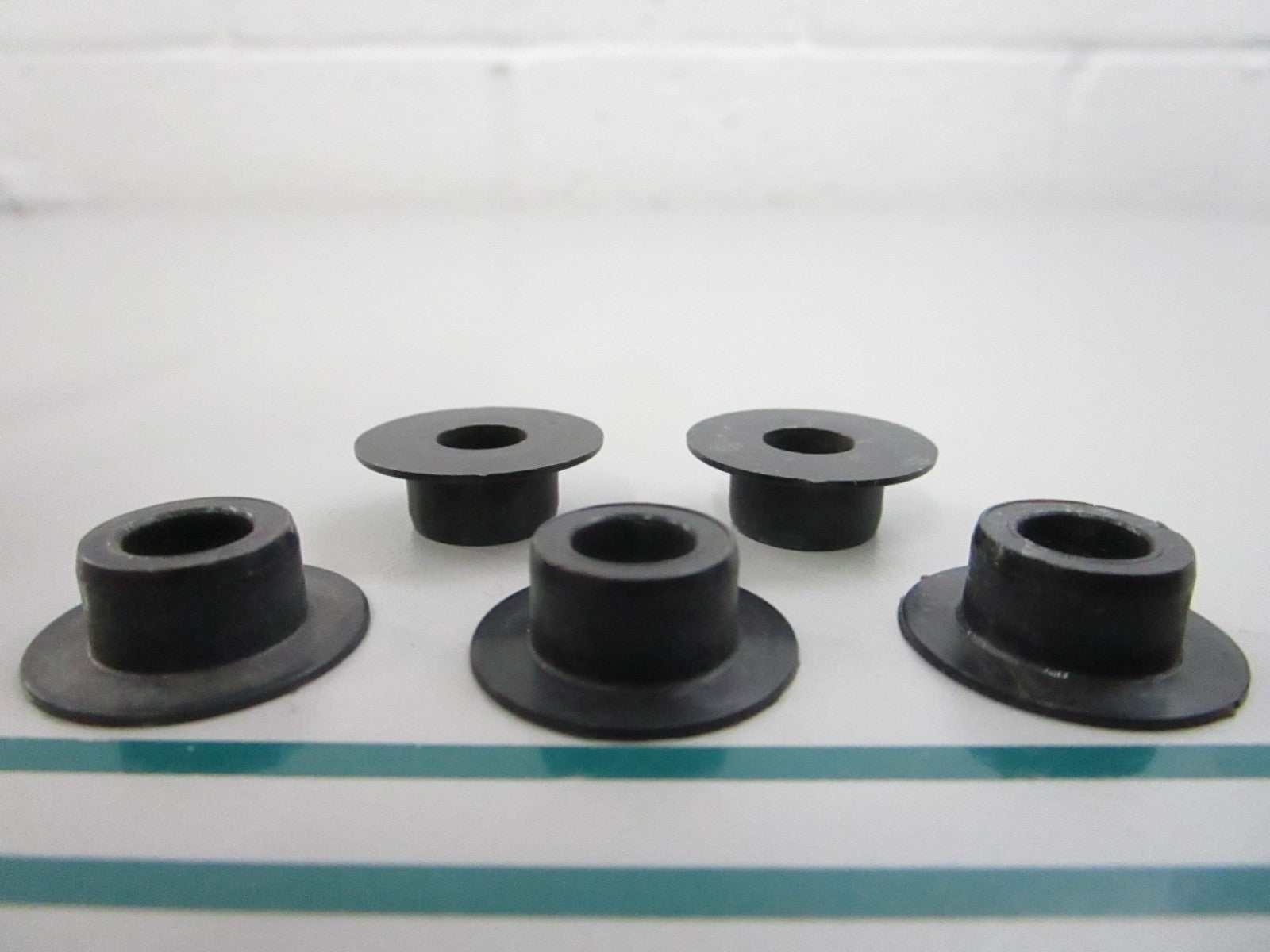 NEW OEM (LOT OF 5) 324642 0324642 OMC Johnson Evinrude Bushing 0810