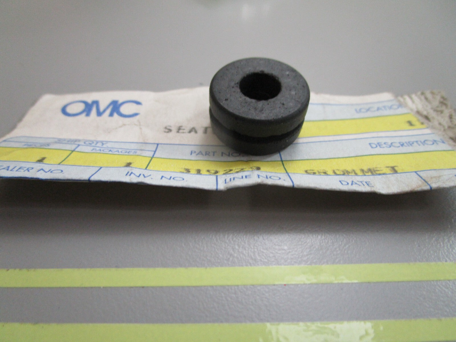 *NEW OEM* 0810 OMC Johnson Evinrude Grommet 319229 0319229