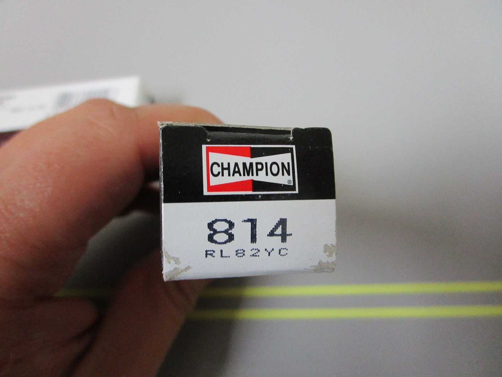 *NEW* 0810 Champion Spark Plug RL82YC