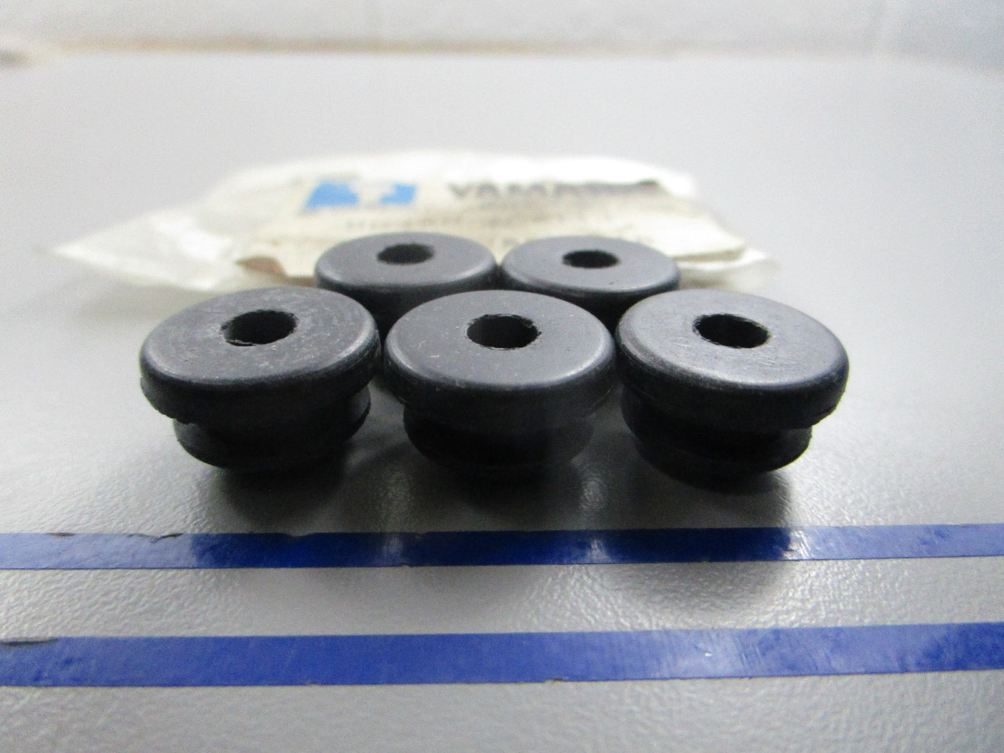 NEW OEM (LOT OF 5) 90480-10M13-00 Yamaha Grommet 0810