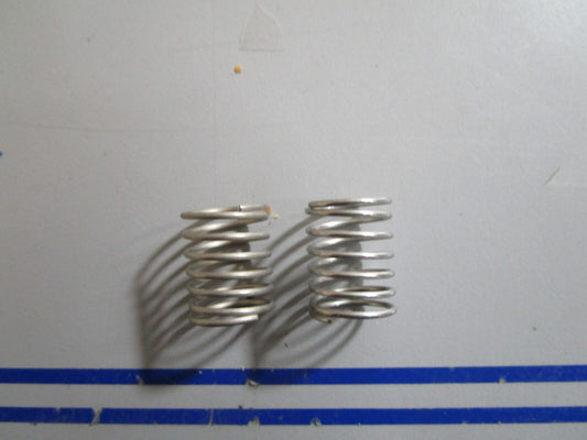 *NEW OEM* (LOT OF 2) 0810 OMC Johnson Evinrude Spring 319694 0319694