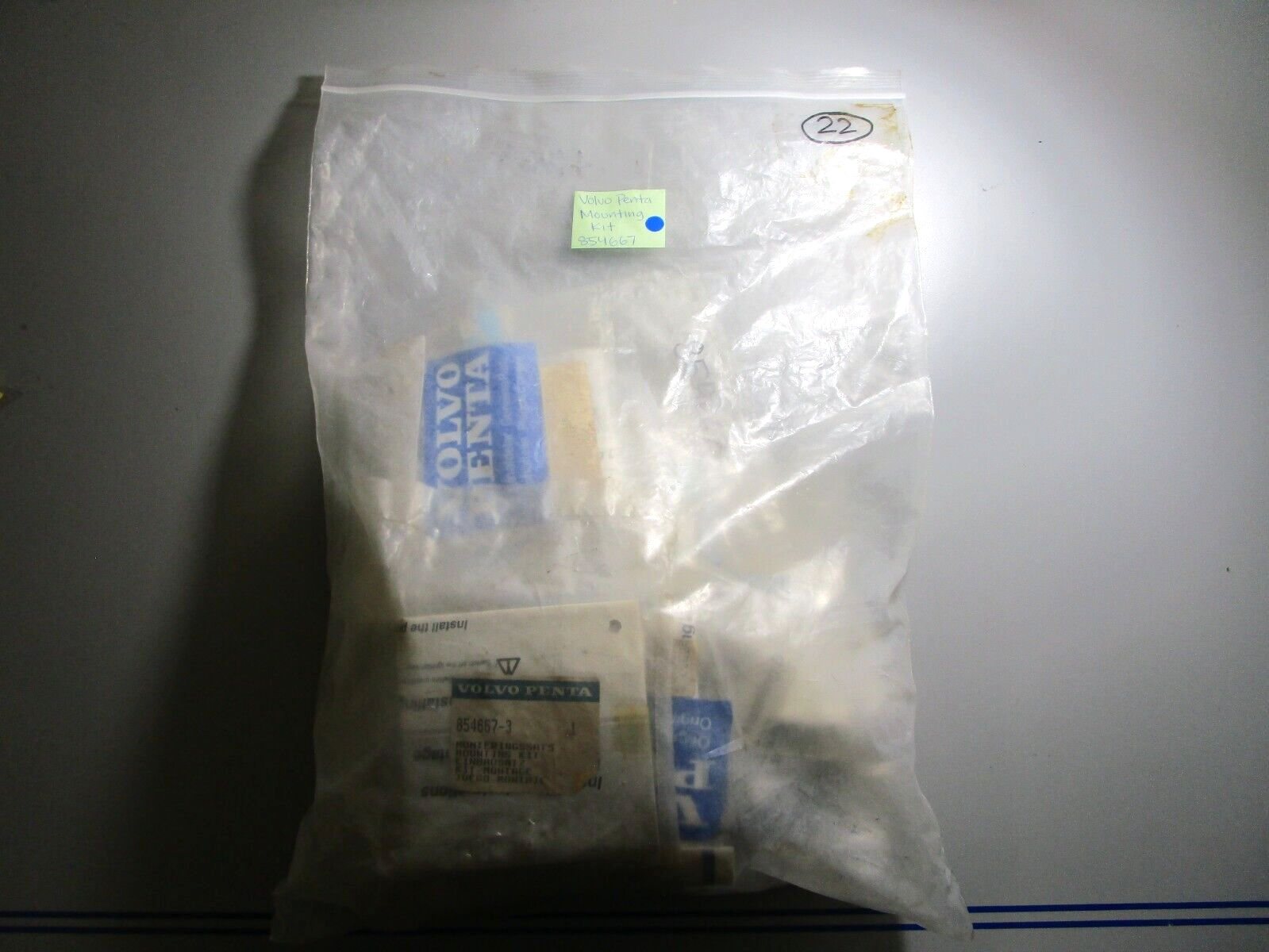 *NEW OEM* 0810 Volvo Penta Mounting Kit 854667