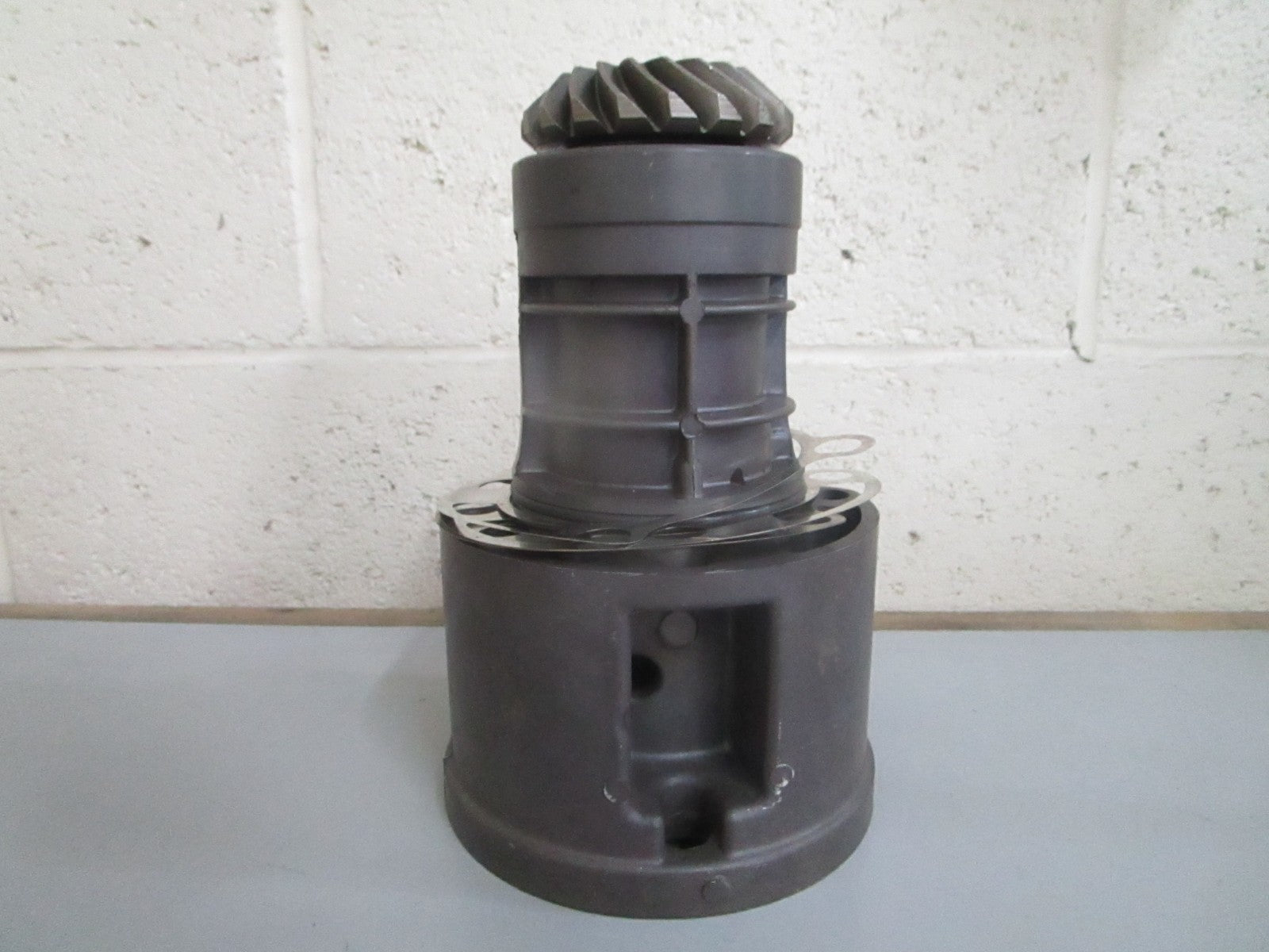 *NEW OEM* 0820 OMC Johnson Evinrude Bearing Housing 981221 0981221