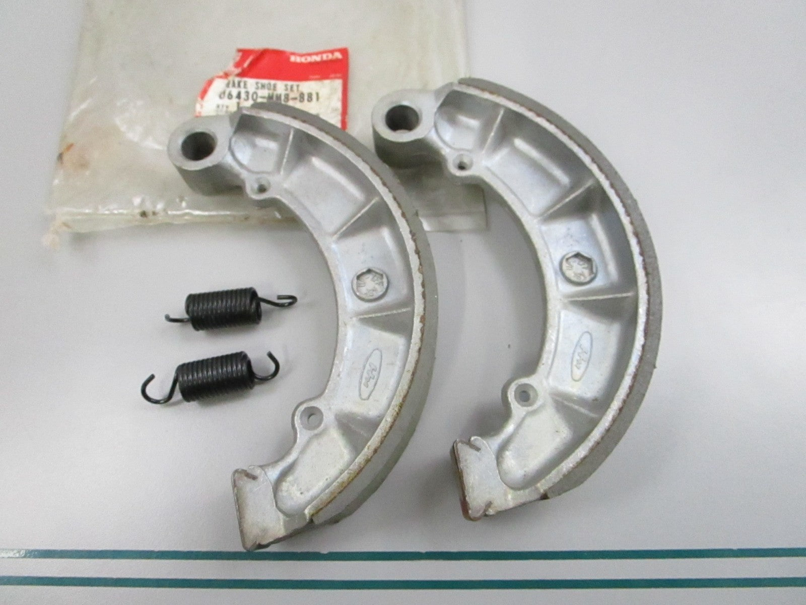 NEW OEM 06430-MM8-881 Honda Brake Shoe Set 0810
