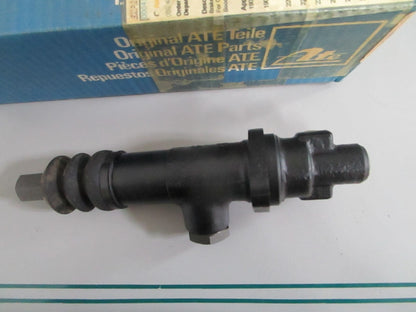 NEW OEM 0004307201 Mercedes-Benz Brake Master Cylinder 0820