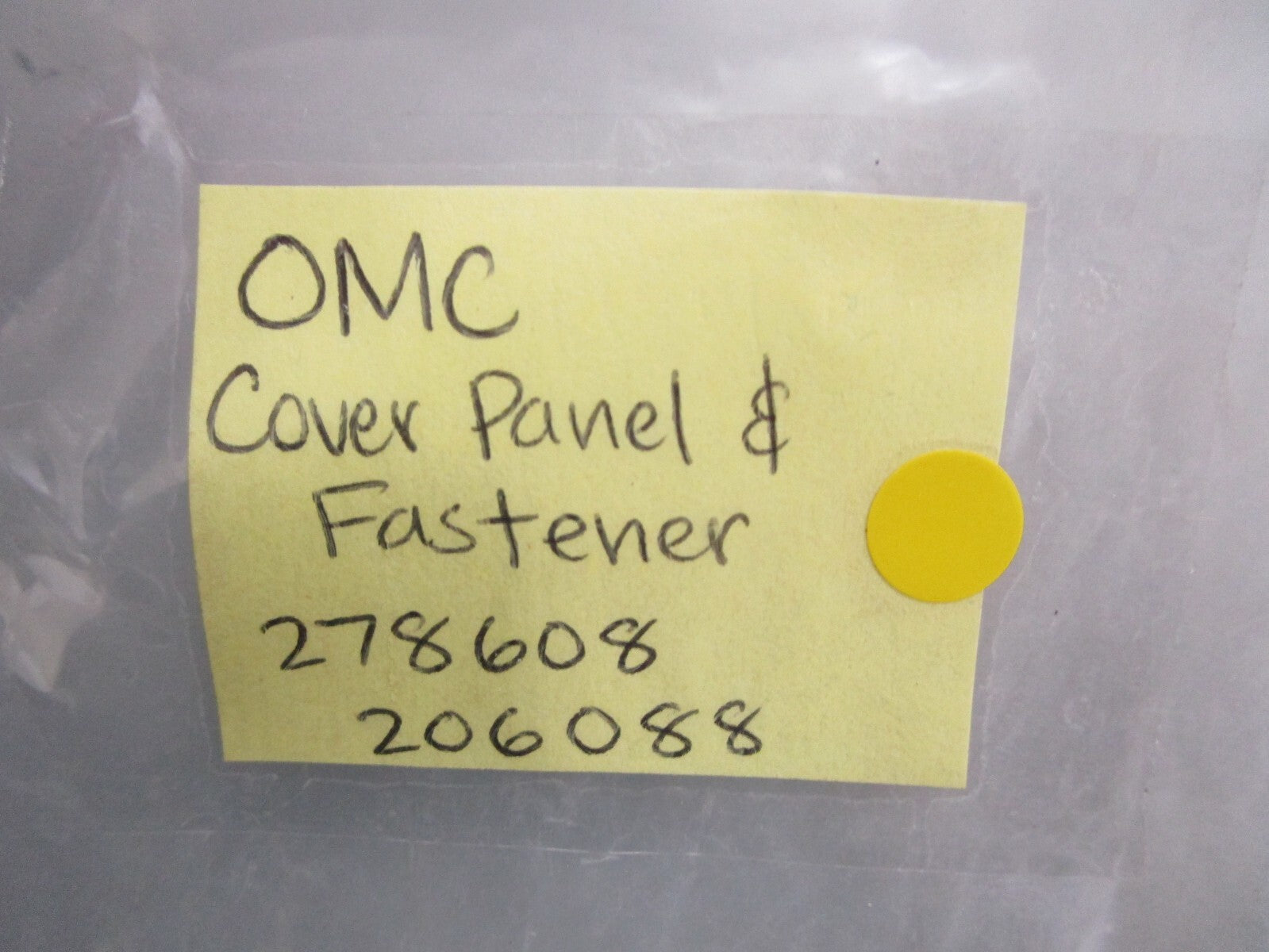 *NEW OEM* 0810 OMC Johnson Evinrude Cover Panel Fastener 278608 206088