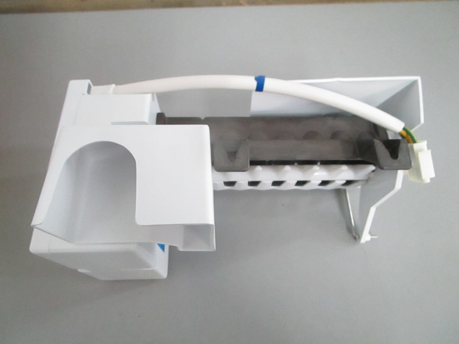 *NEW OEM* 0820 Bosch Ice Maker 00675261