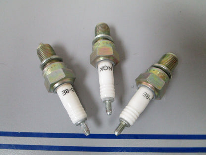 NEW (LOT OF 3) D-8E NGK Spark Plug 0810