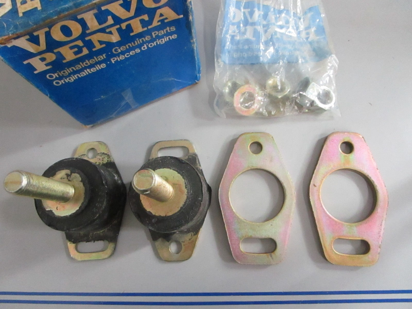 *NEW OEM* 0820 Volvo Penta Rubber Suspension 834353