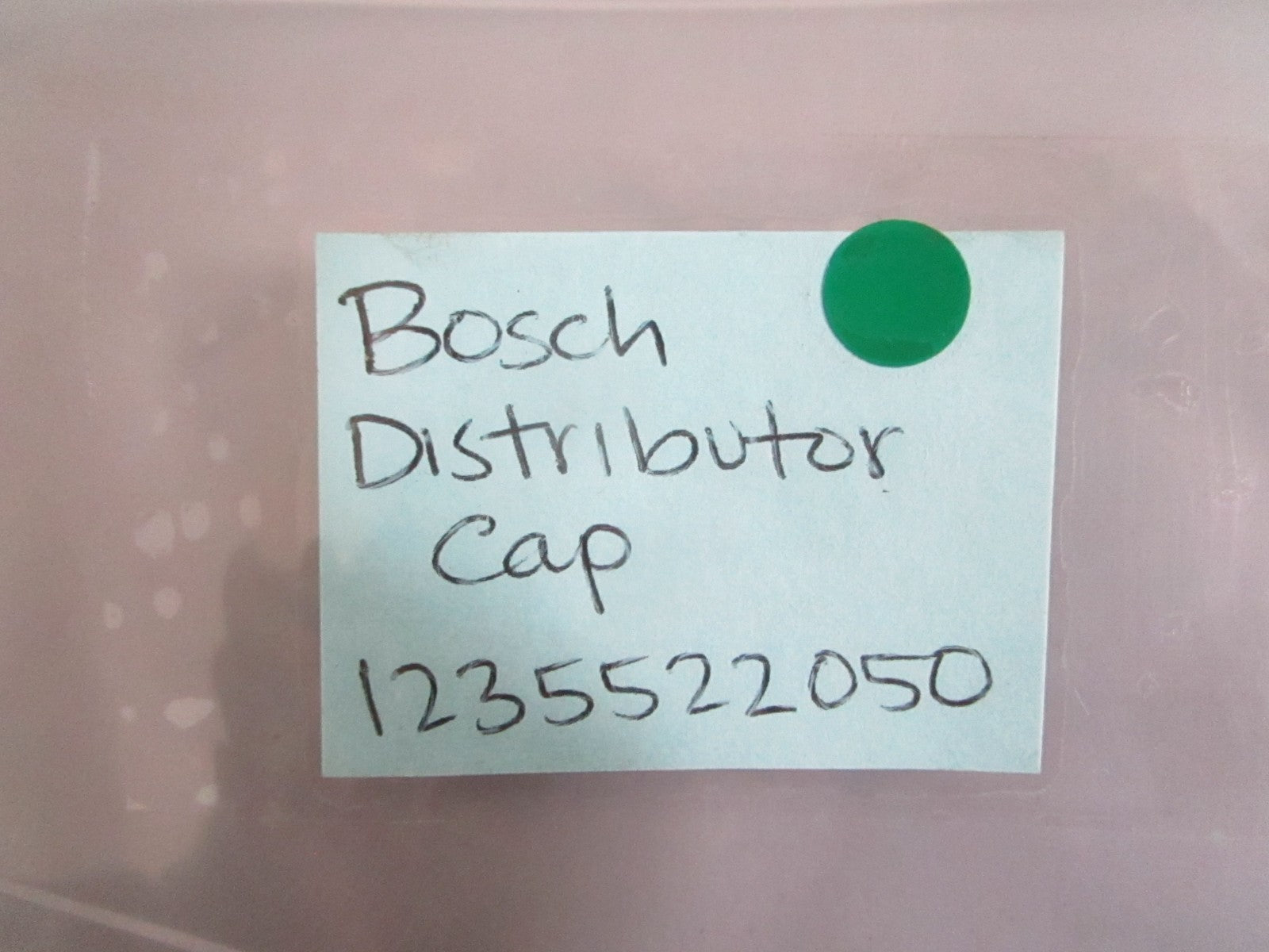 NEW OEM 1235522050 Bosch Distributor Cap 0820