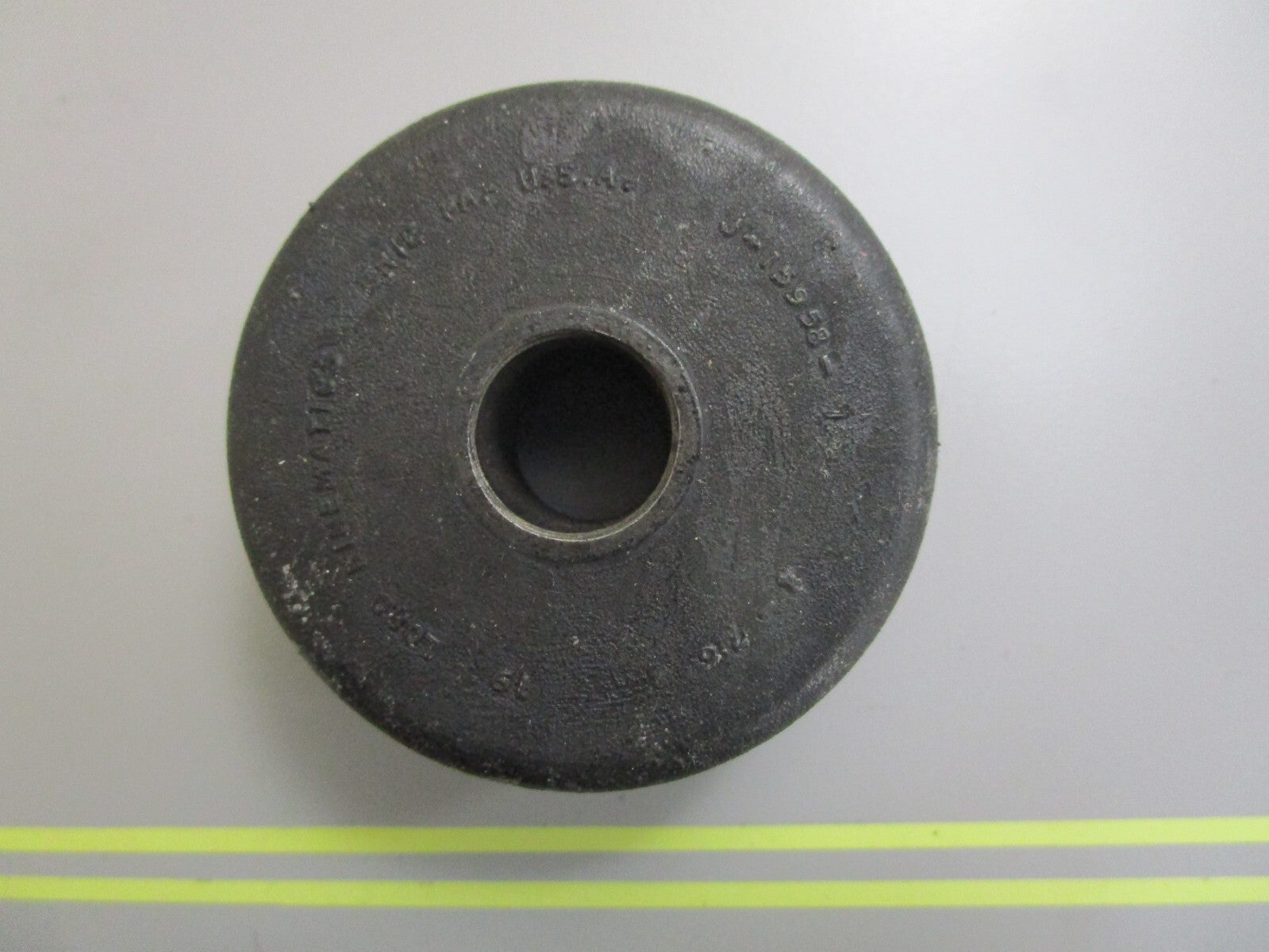 *NEW OEM* 0810 OMC Johnson Evinrude Rubber Mount Assembly 981356 0981356