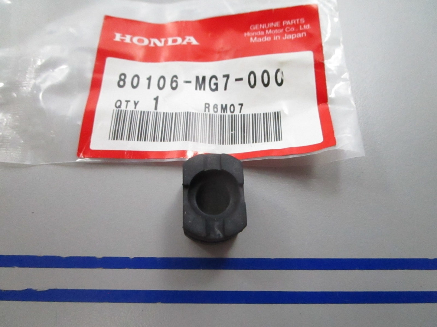 NEW OEM 80106-MG7-000 Honda Taillight Mounting Rubber 0810