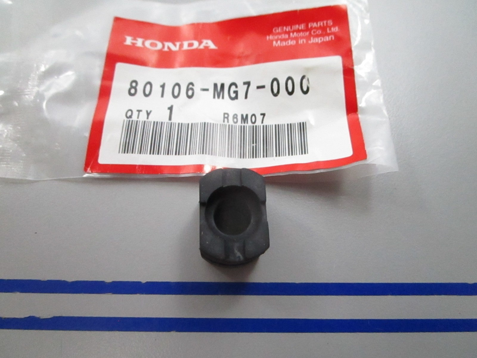 NEW OEM 80106-MG7-000 Honda Taillight Mounting Rubber 0810