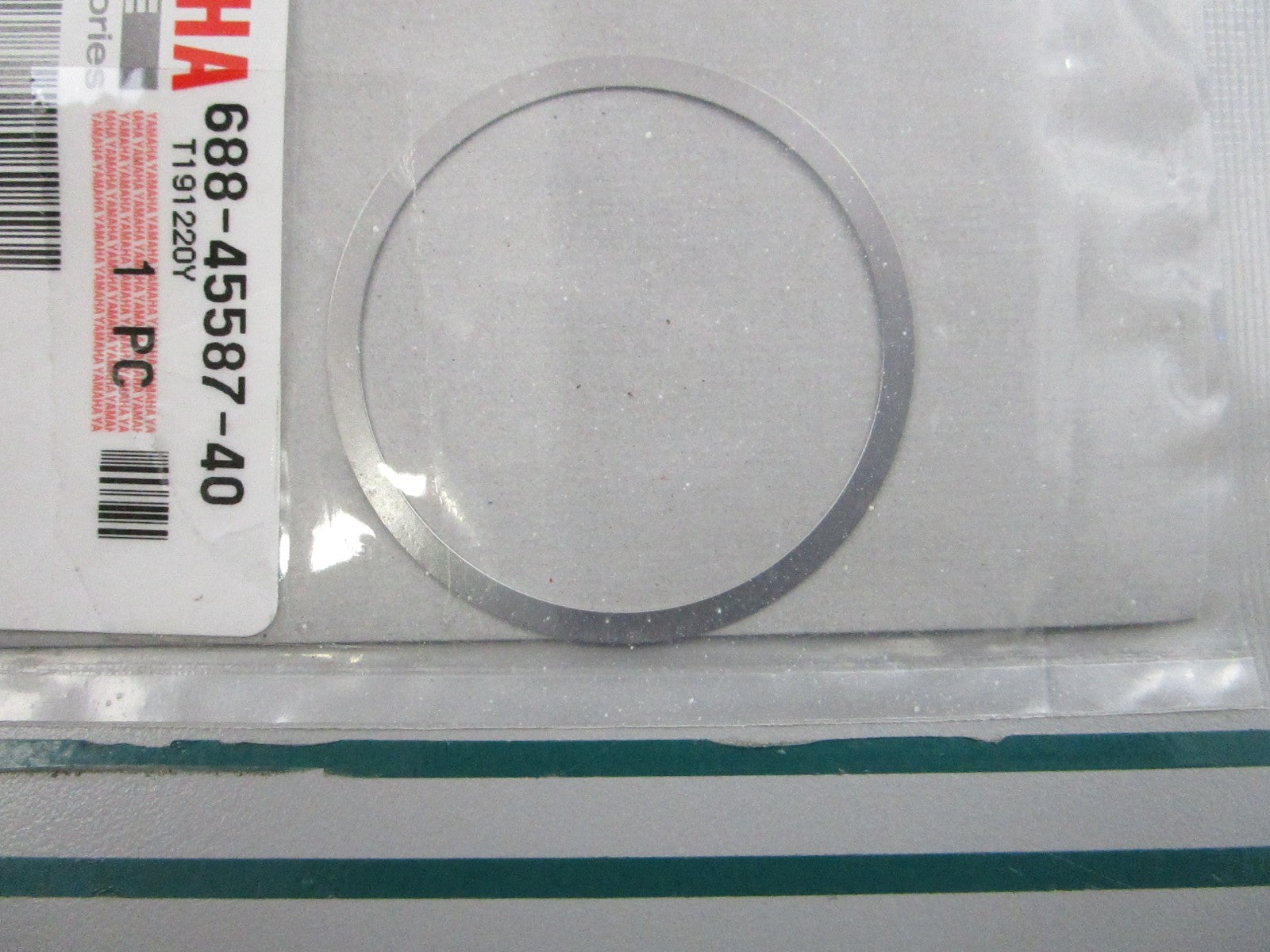 NEW OEM 688-45587-40-00 Yamaha (T:0.30mm) Shim 0810