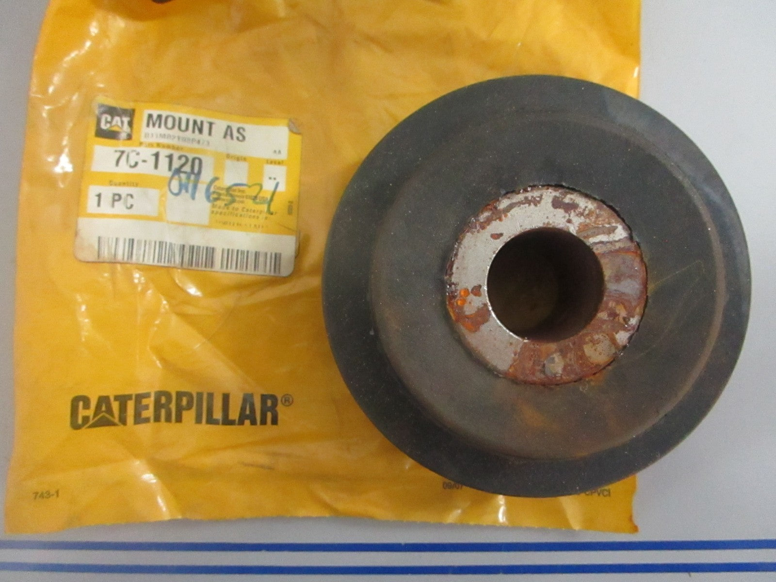 *NEW OEM* 0820 CAT Mount Assy 7C-1120