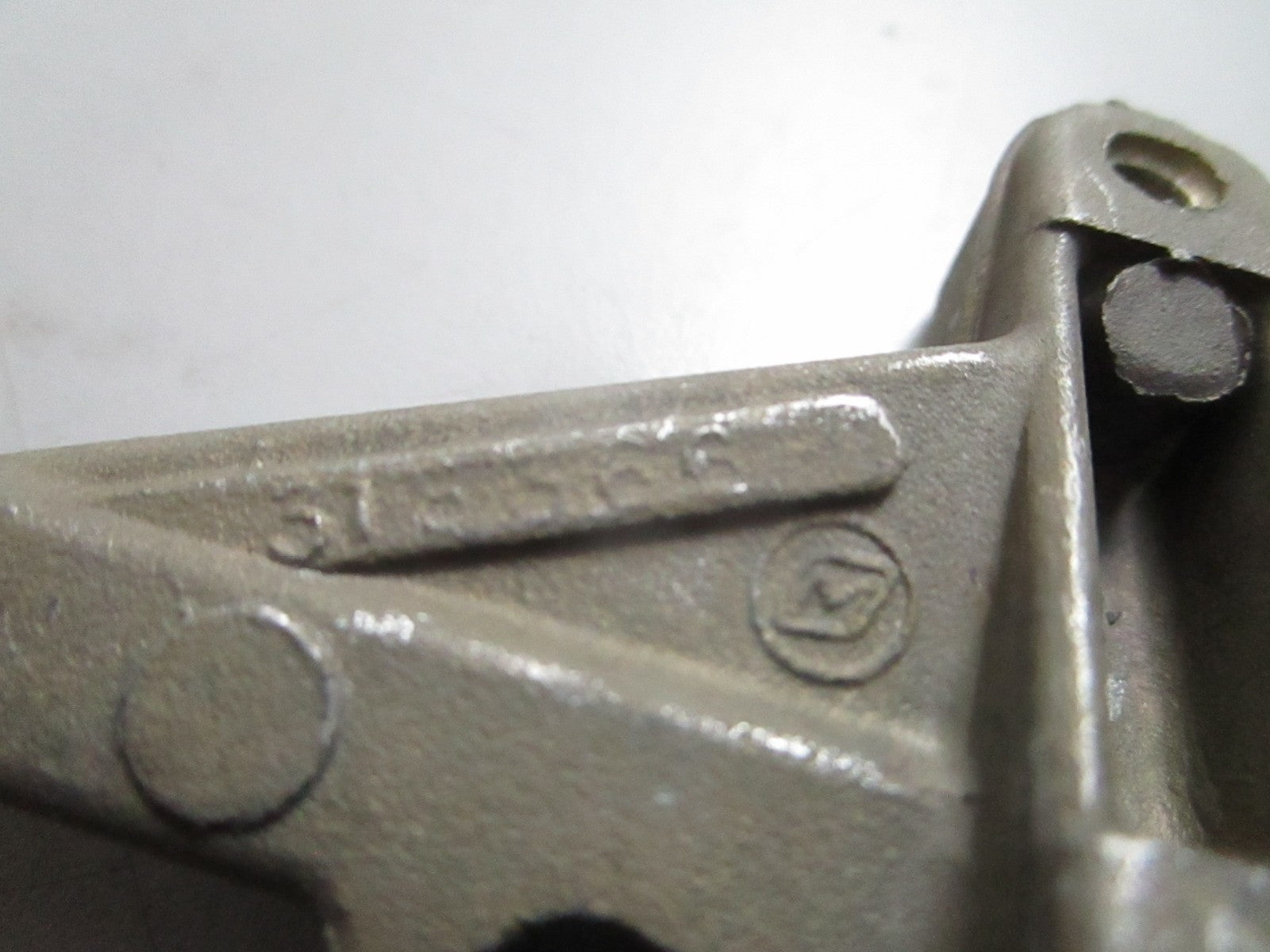 *NEW OEM* 0820 OMC Johnson Evinrude Bracket 318366 0318366