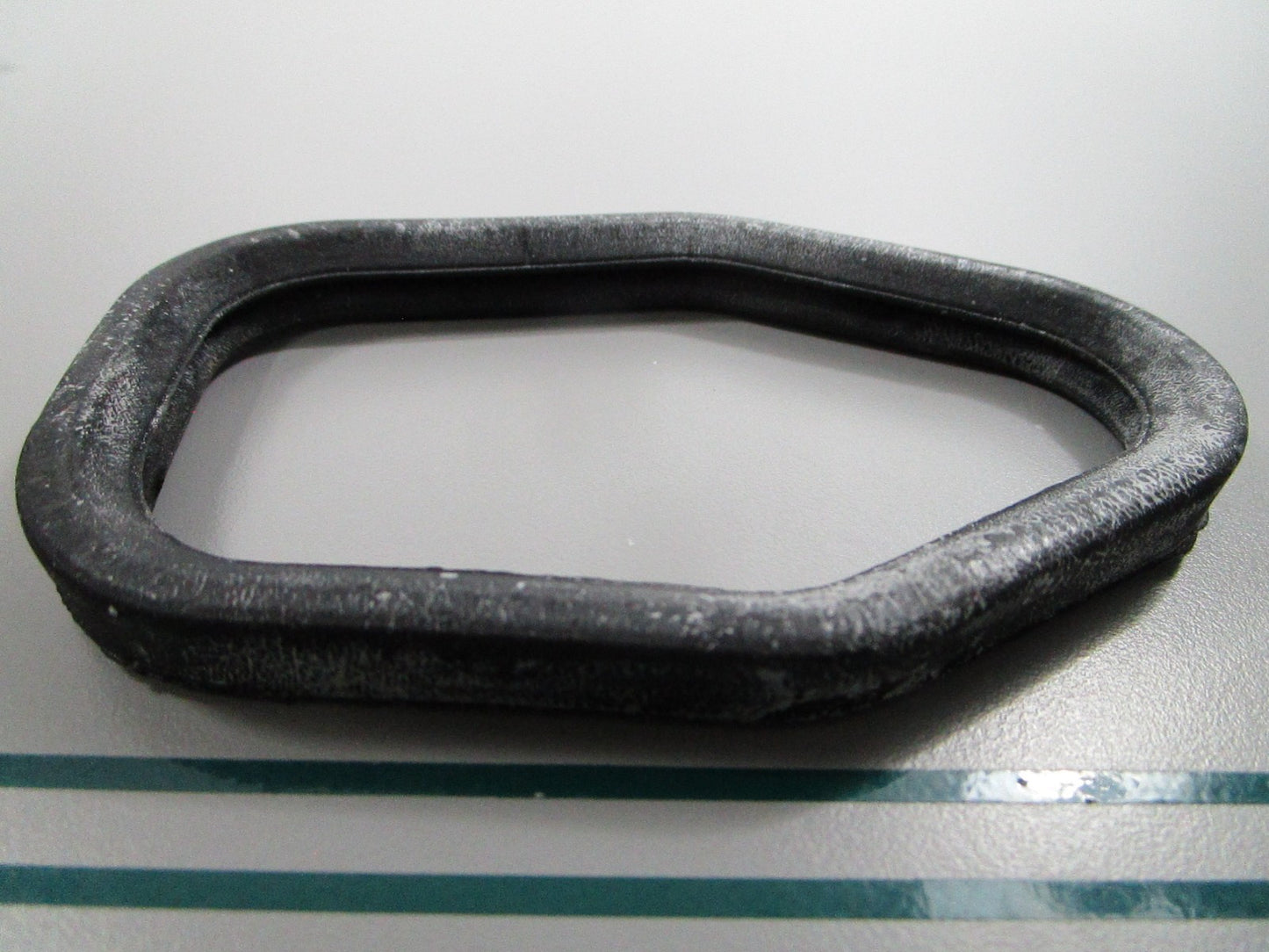NEW OEM 324937 0324937 OMC Johnson Evinrude Seal 0810