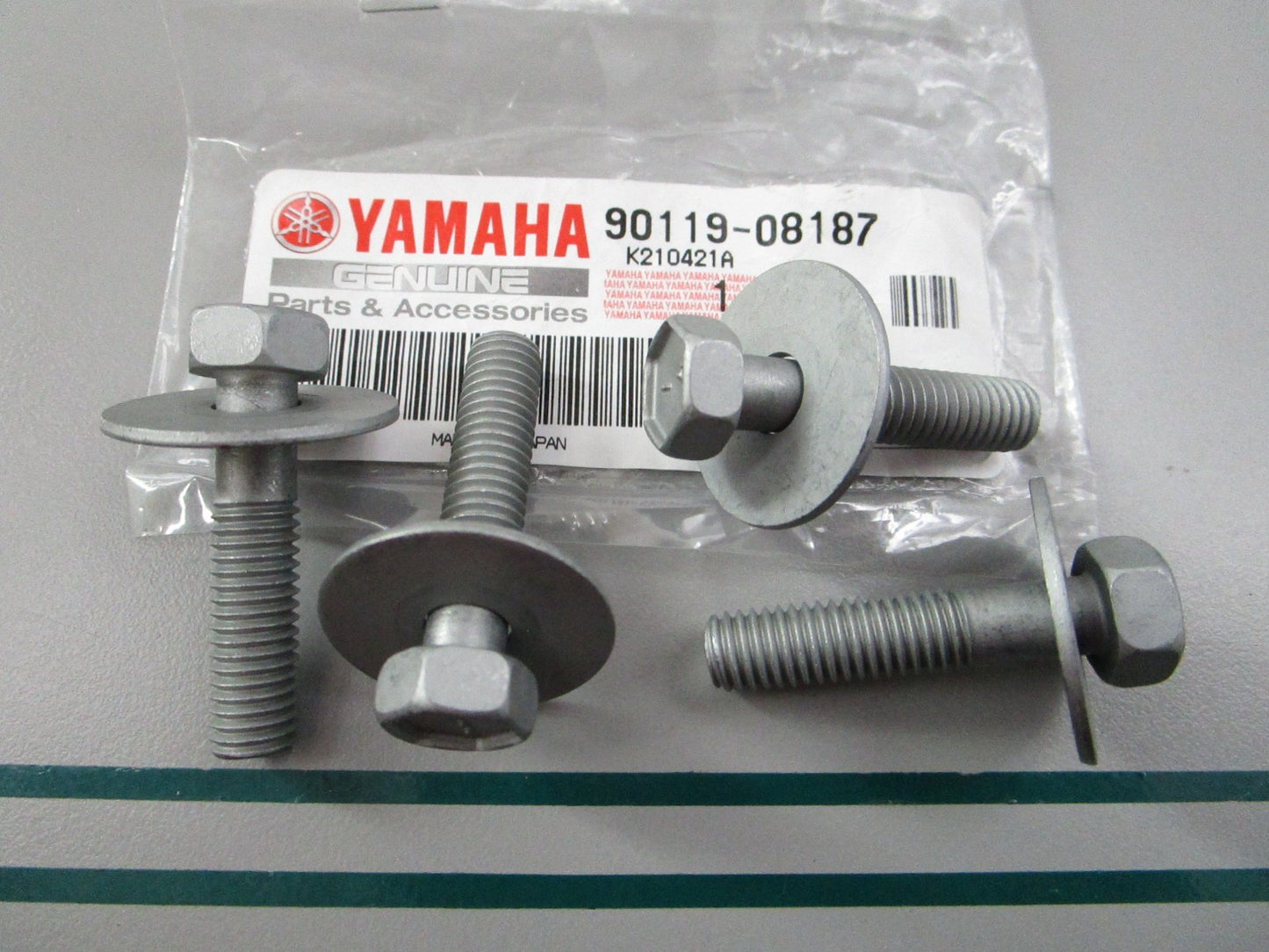 NEW OEM (LOT OF 4) 90119-08187-00 Yamaha Bolt w/ Washer 0810
