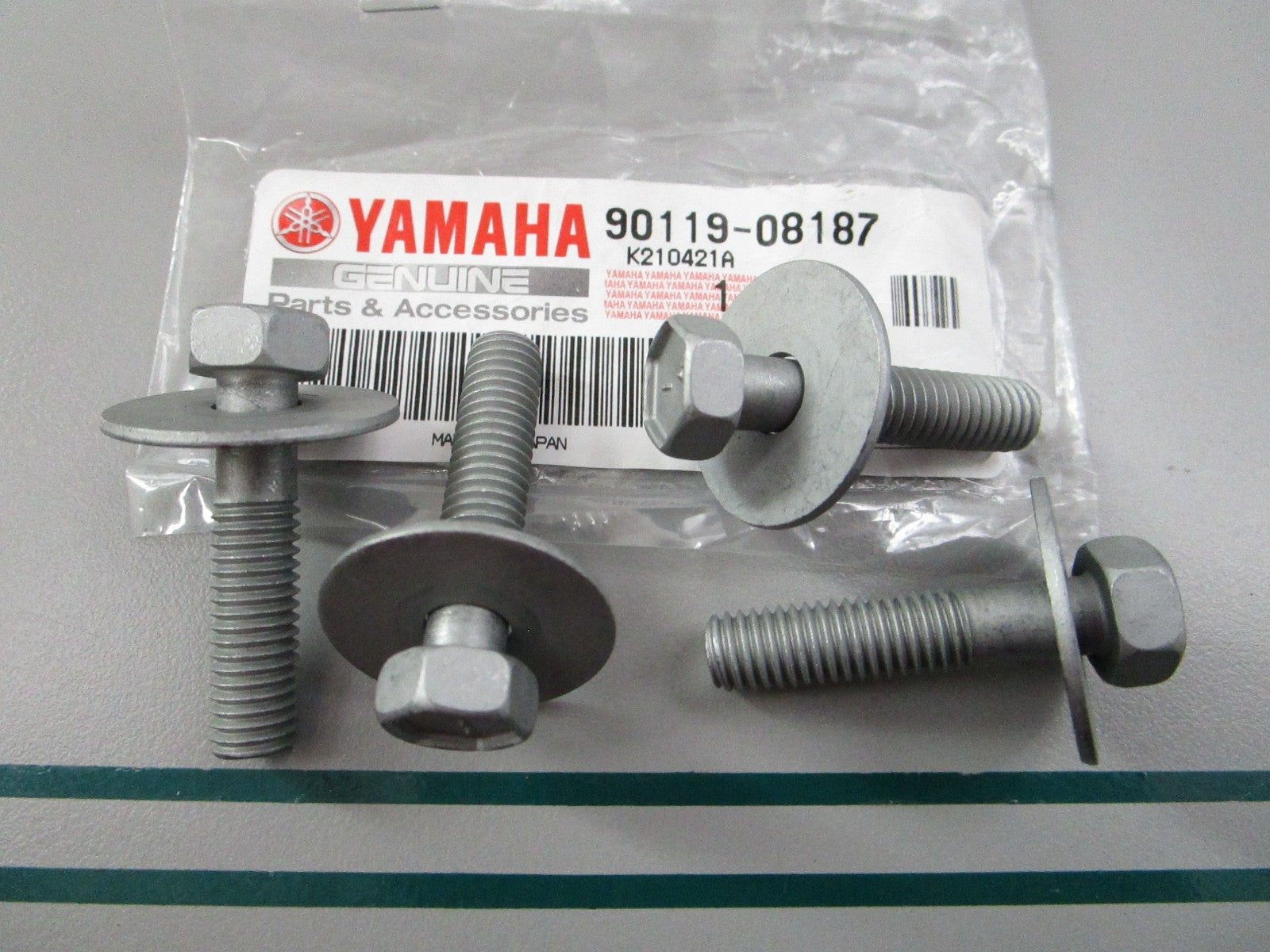 NEW OEM (LOT OF 4) 90119-08187-00 Yamaha Bolt w/ Washer 0810