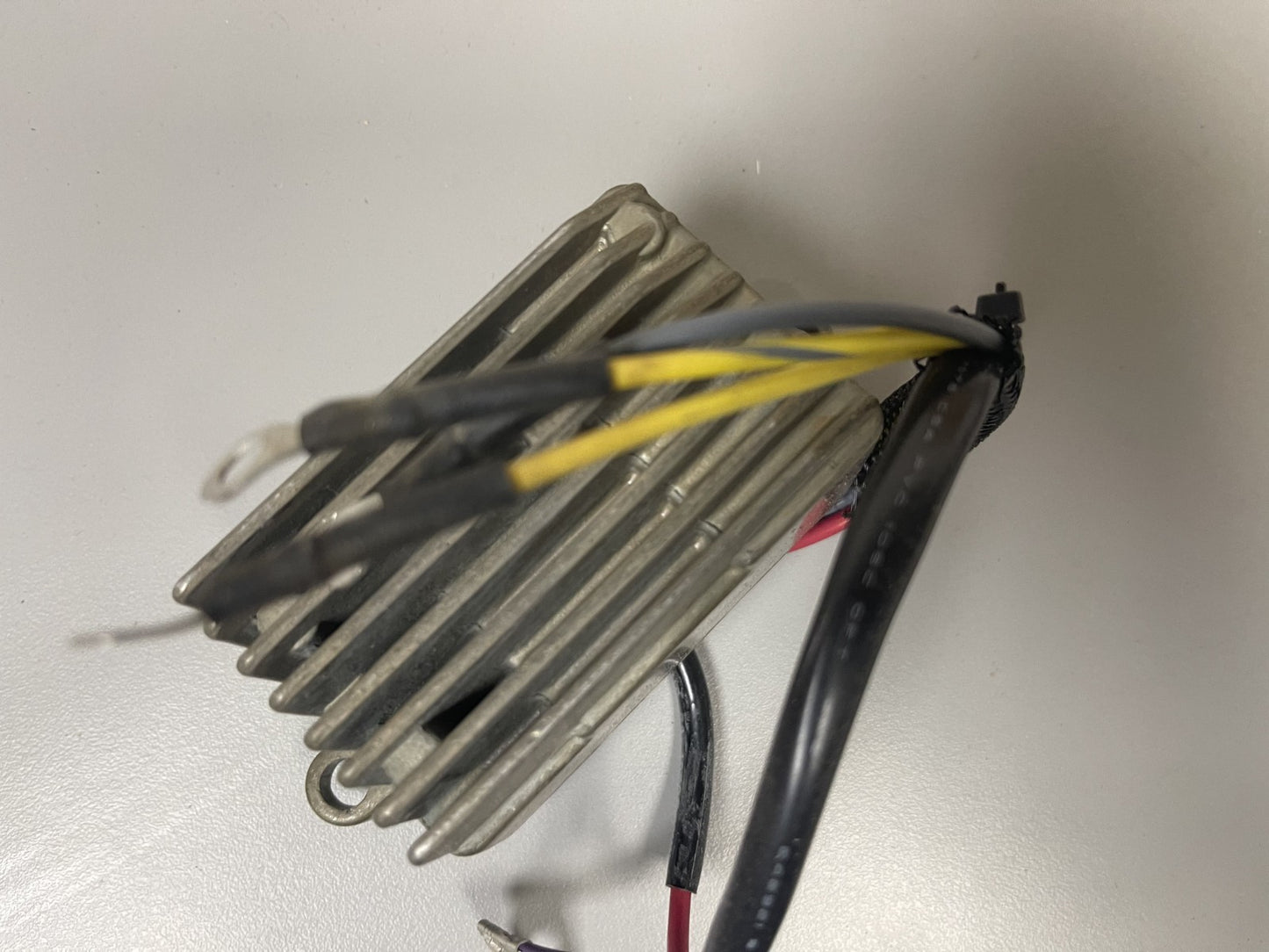 NEW OEM 585001 Johnson Evinrude Rectifier Regulator 0670