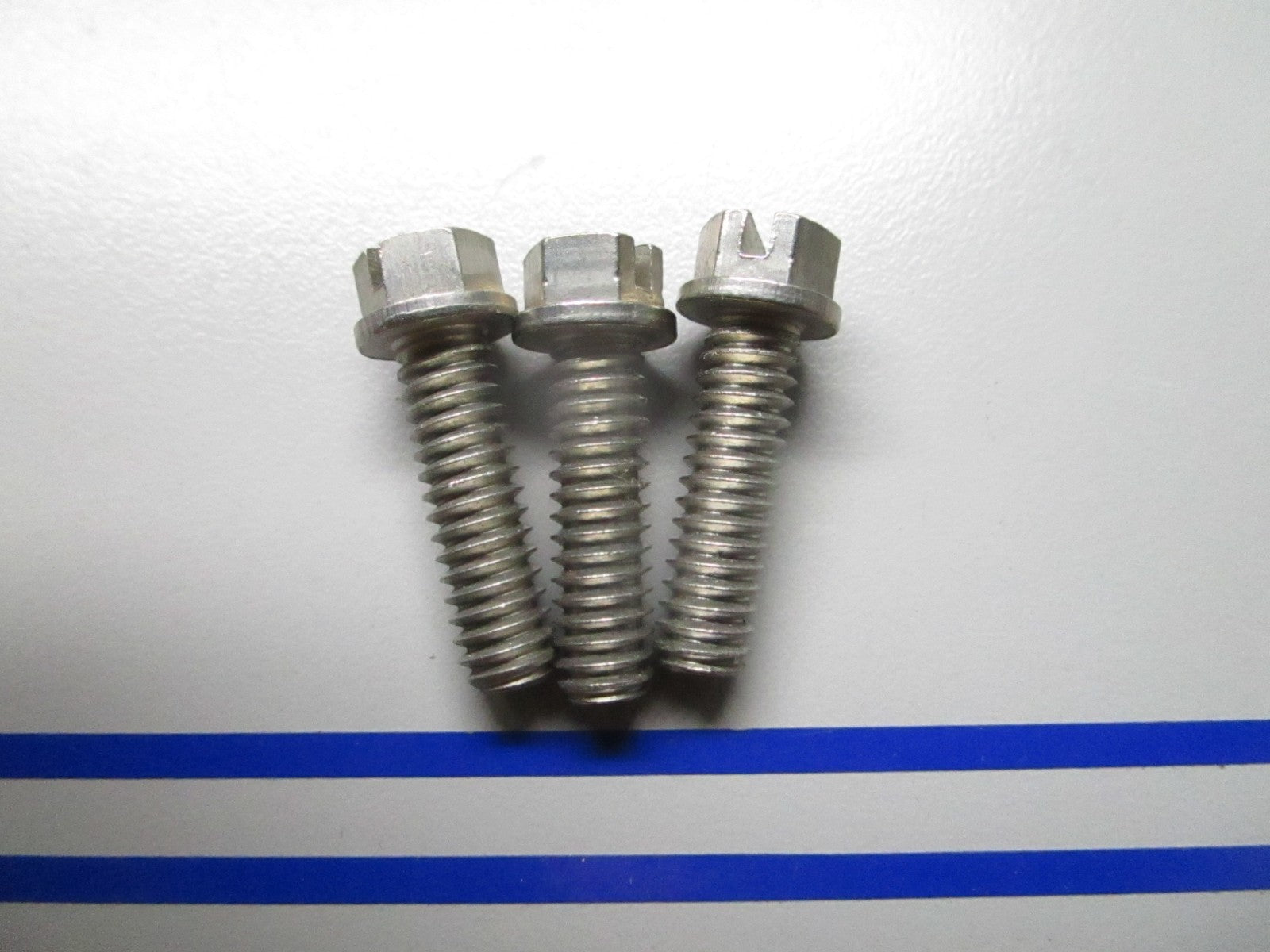 *NEW OEM* (LOT OF 3) 0810 OMC Johnson Evinrude Screw 330562 0330562