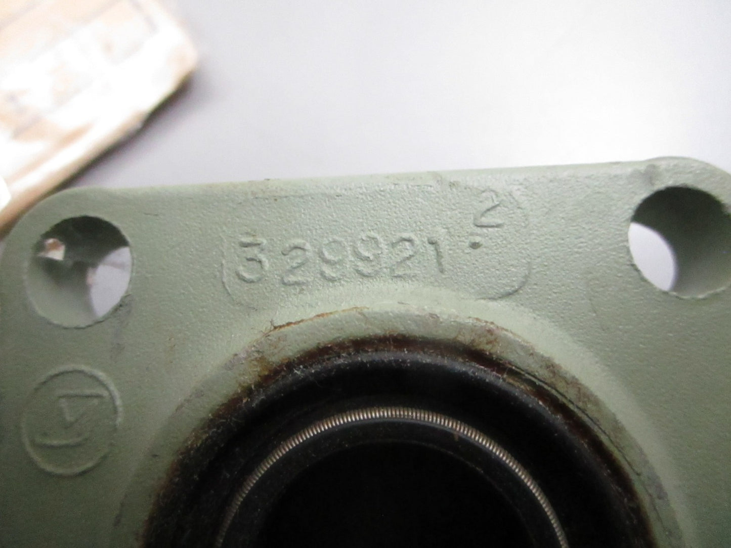 *NEW OEM* 0810 OMC Johnson Evinrude Bearing Housing & Seal 394610 0394610