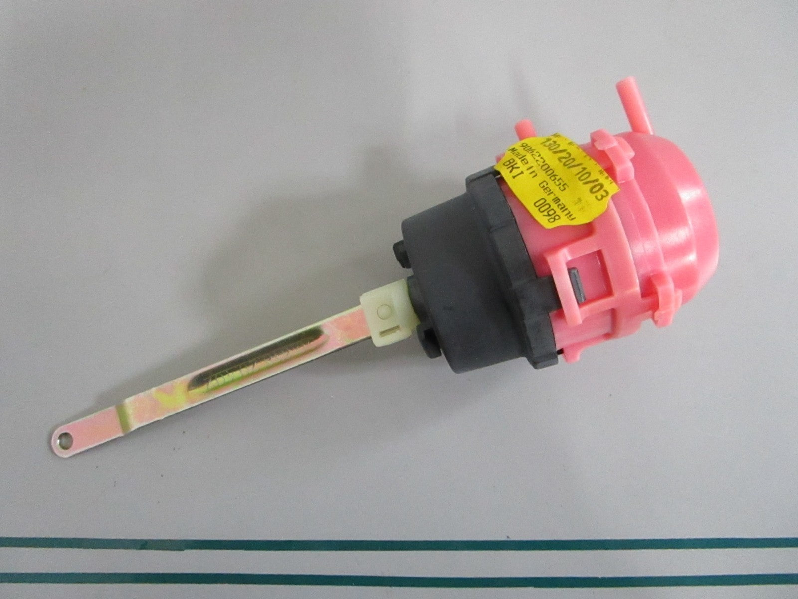 NEW OEM 1248001175 Mercedes-Benz Vacuum Element 0820