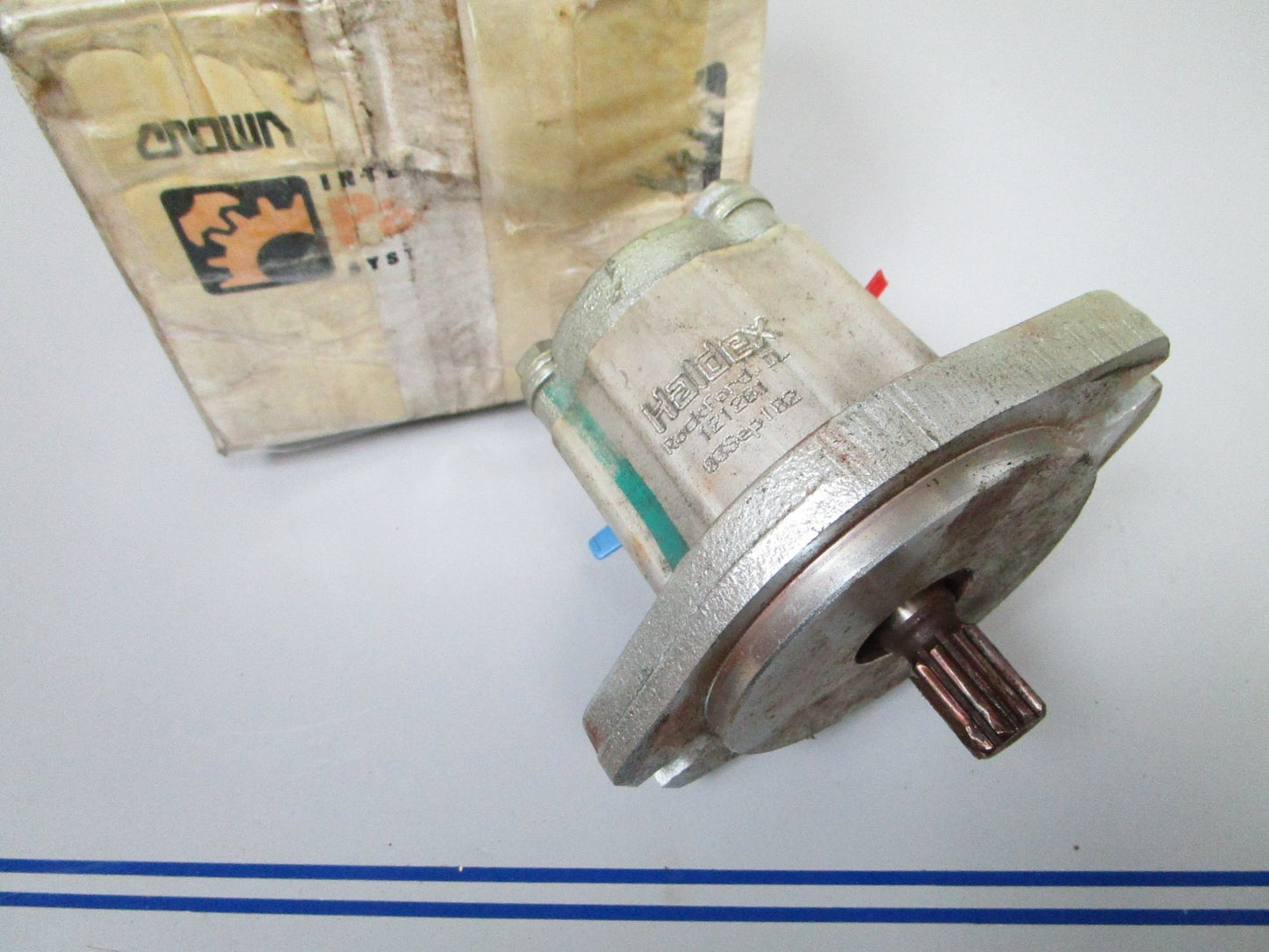 NEW OEM 121201 Crown Hydraulic Pump 0720