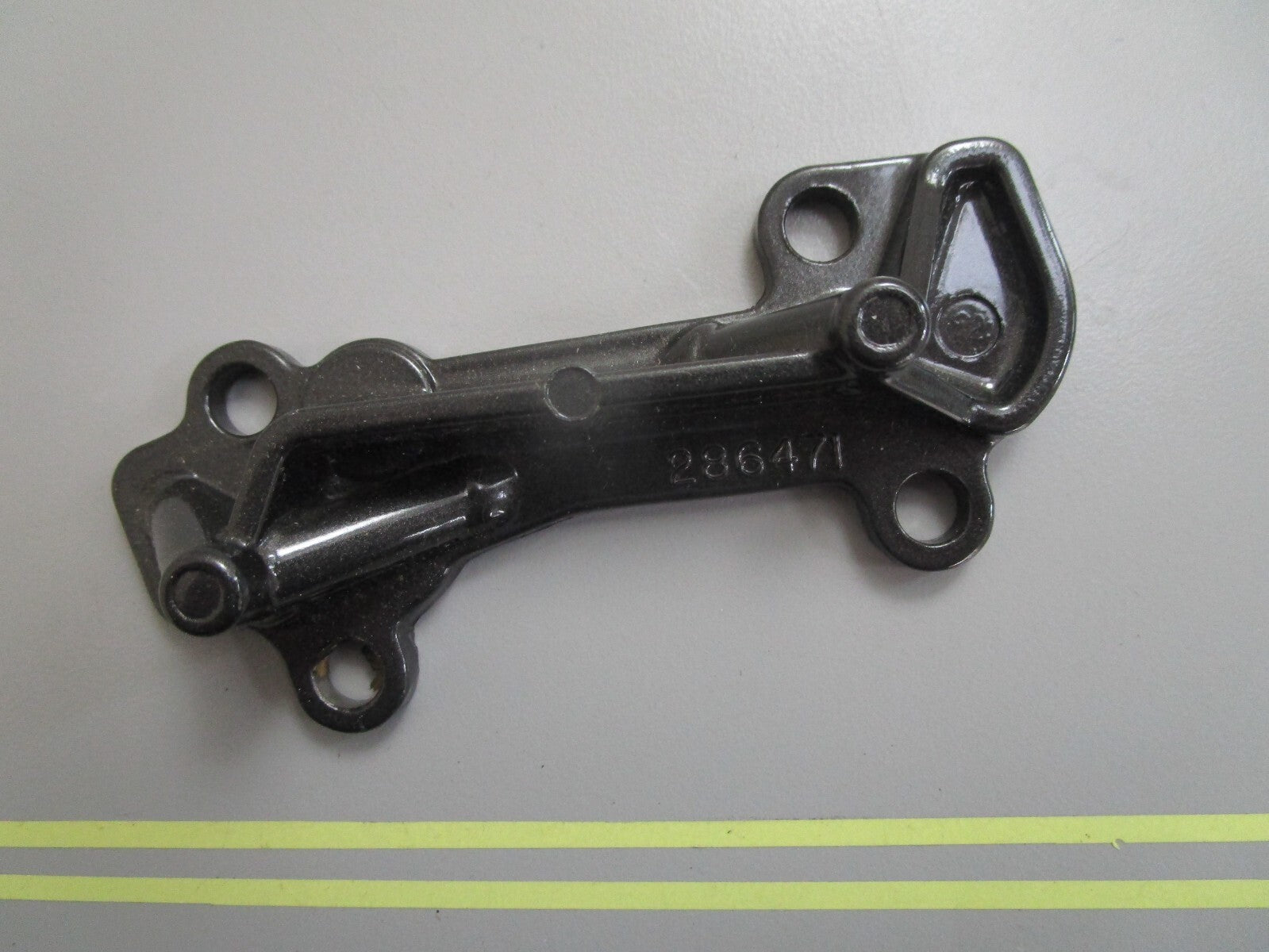 *NEW OEM* 0820 Mercury Quicksilver Cylinder Cover Assy FA429471