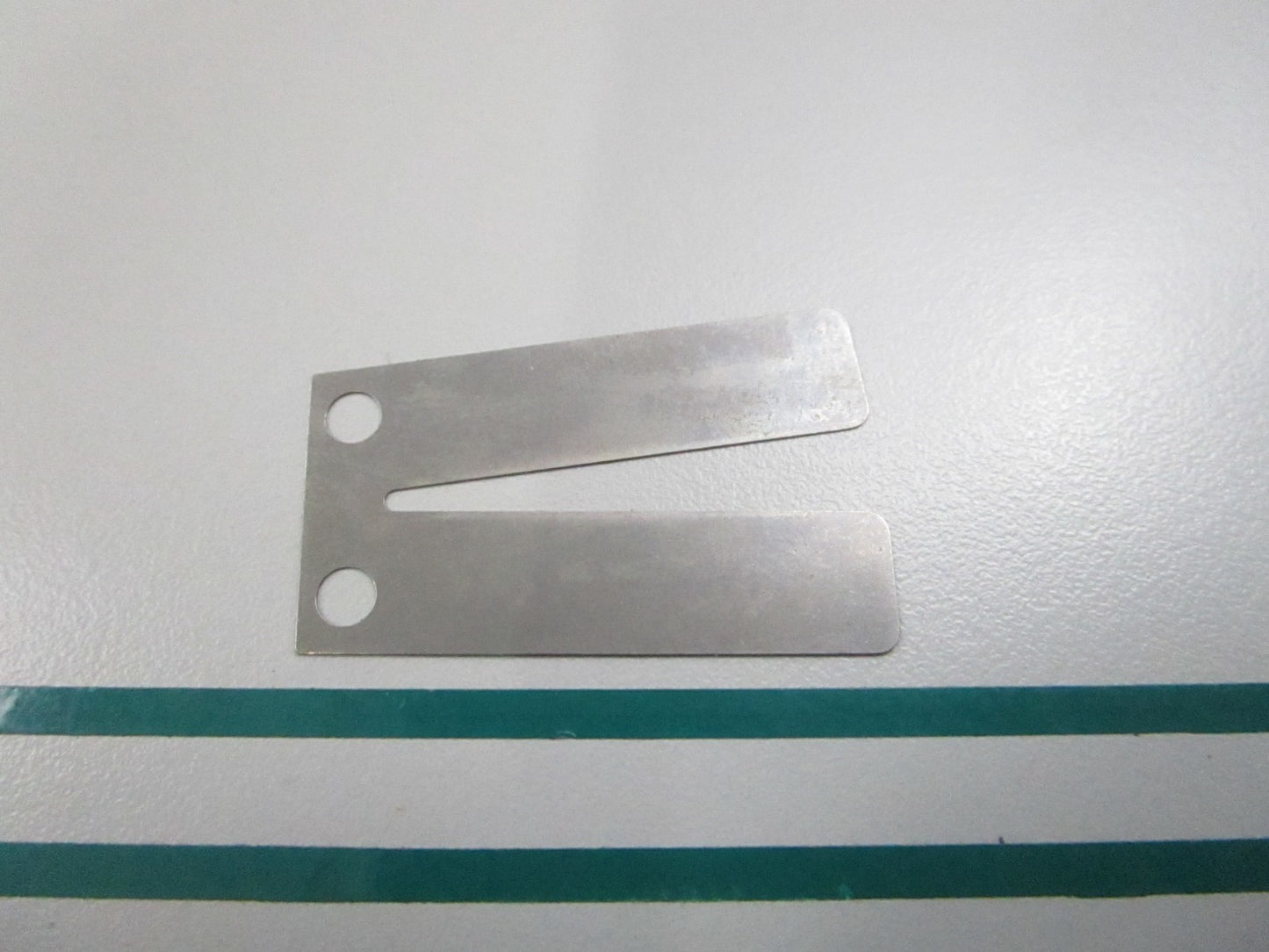 NEW OEM 325267 0325267 OMC Johnson Evinrude Leaf Plate 0810