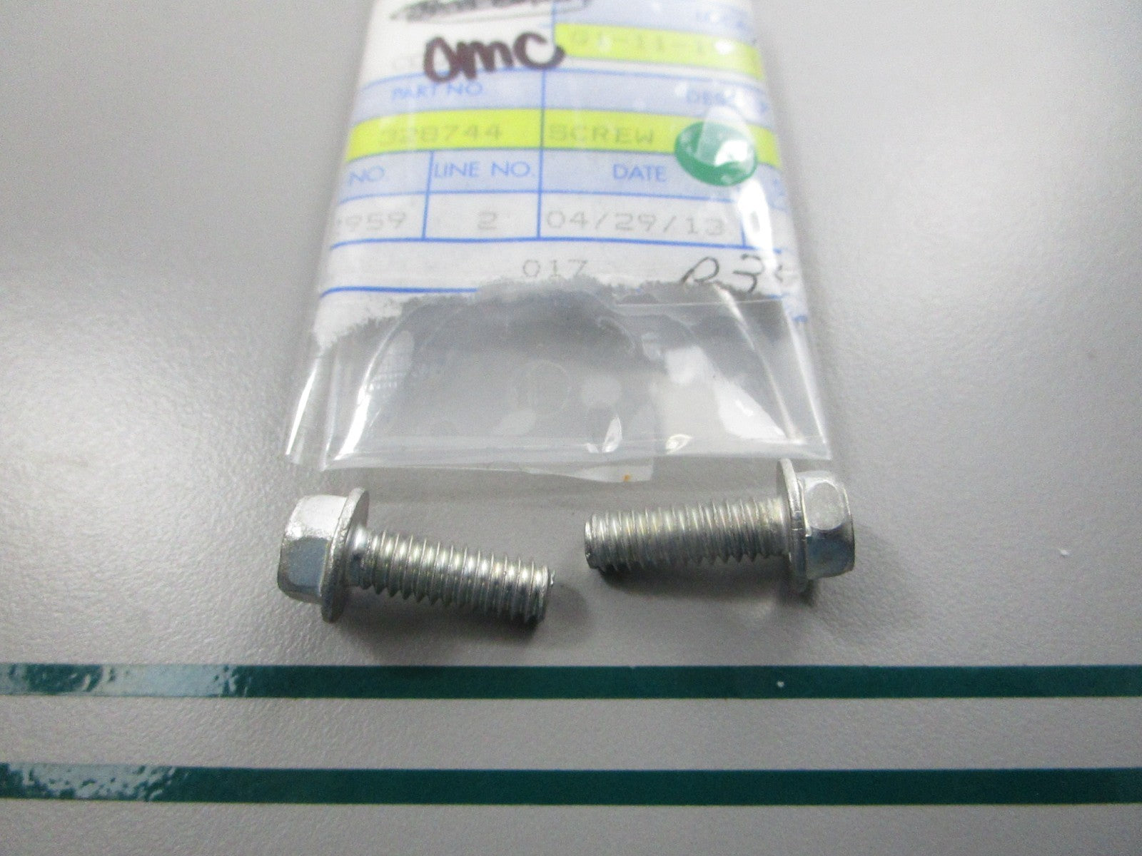 NEW OEM (LOT OF 2) 328744 0328744 OMC Johnson Evinrude Screw 0810