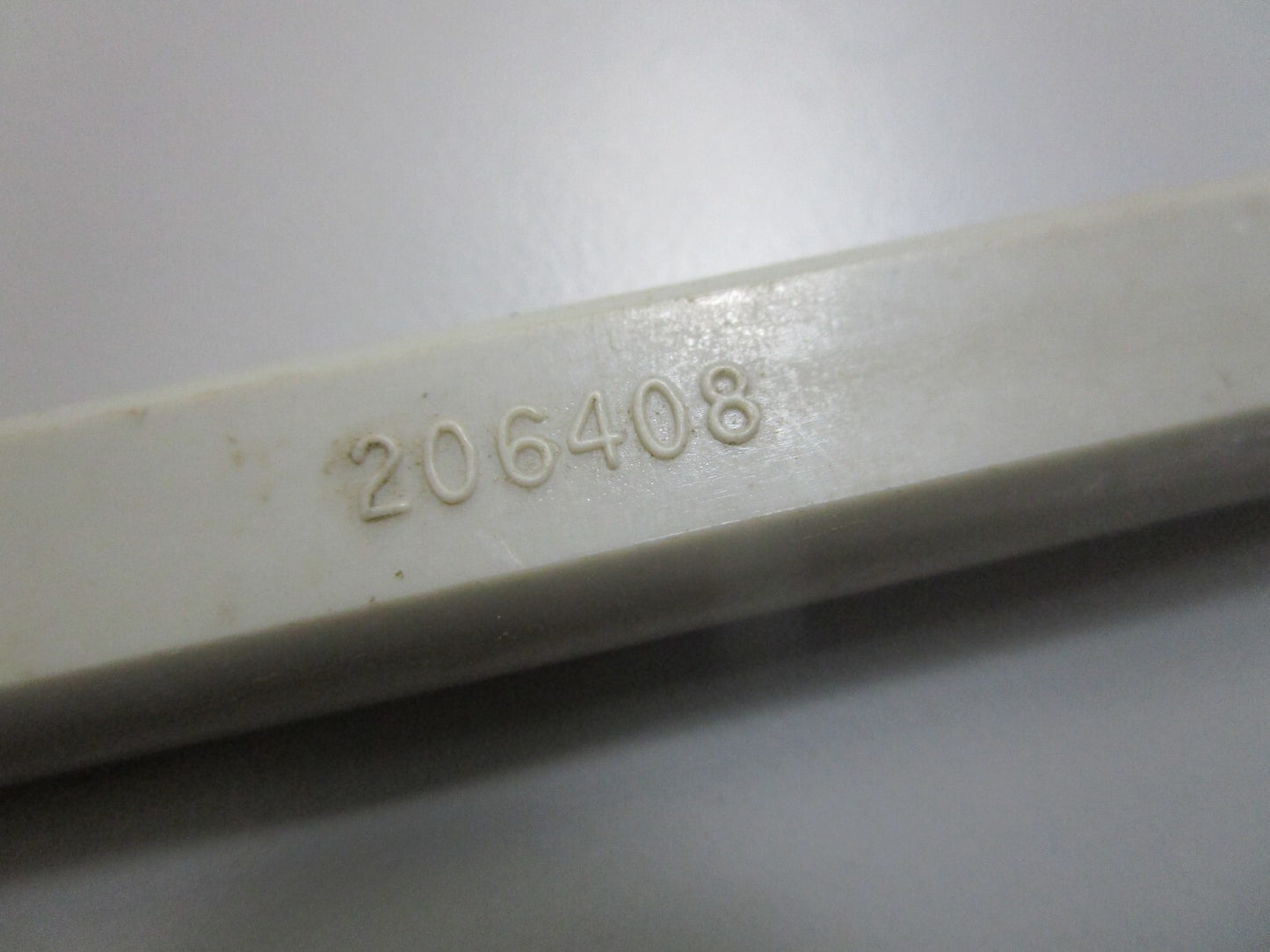 *NEW OEM* 0810 OMC Johnson Evinrude Control Housing Casing Guide 206408 0206408