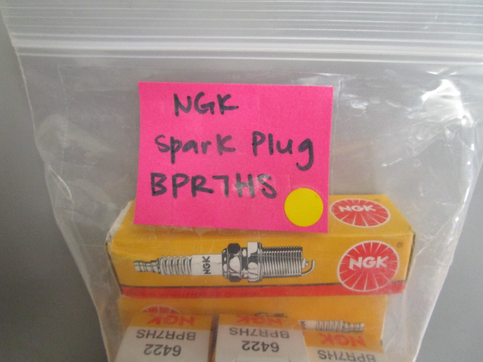 *NEW* (LOT OF 4) 0810 NGK Spark Plug BPR7H8
