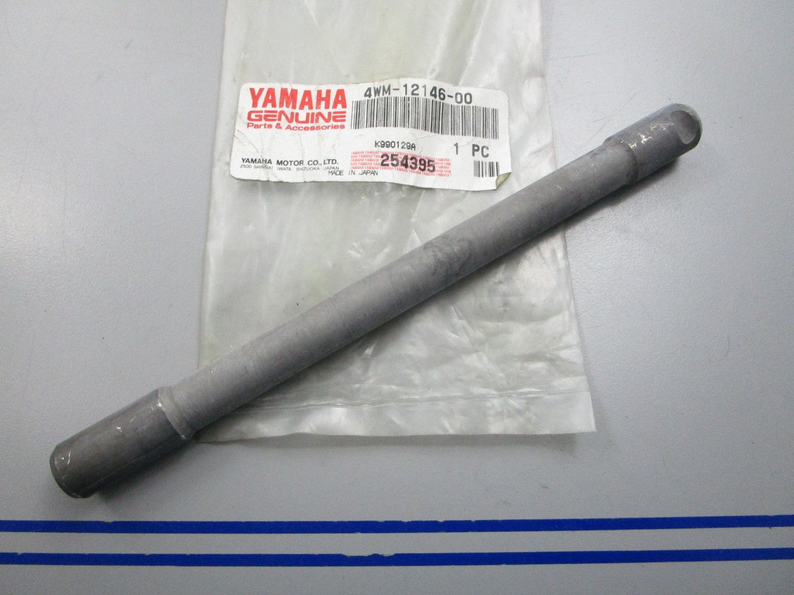NEW OEM 4WM-12146-00-00 Yamaha Rocker Shaft 0810