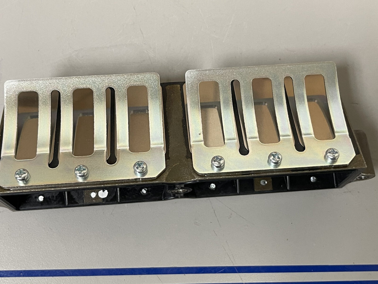 *NEW OEM* 0670 OMC Johnson Evinrude Reed Block Assembly 5006252