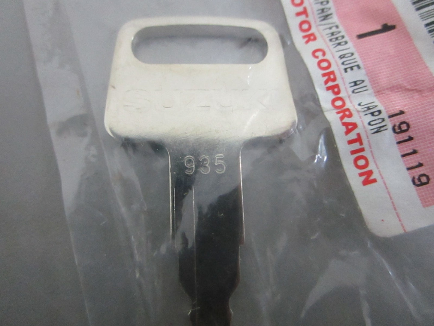 *NEW OEM* 0820 Suzuki Key (935) 37141-99E40
